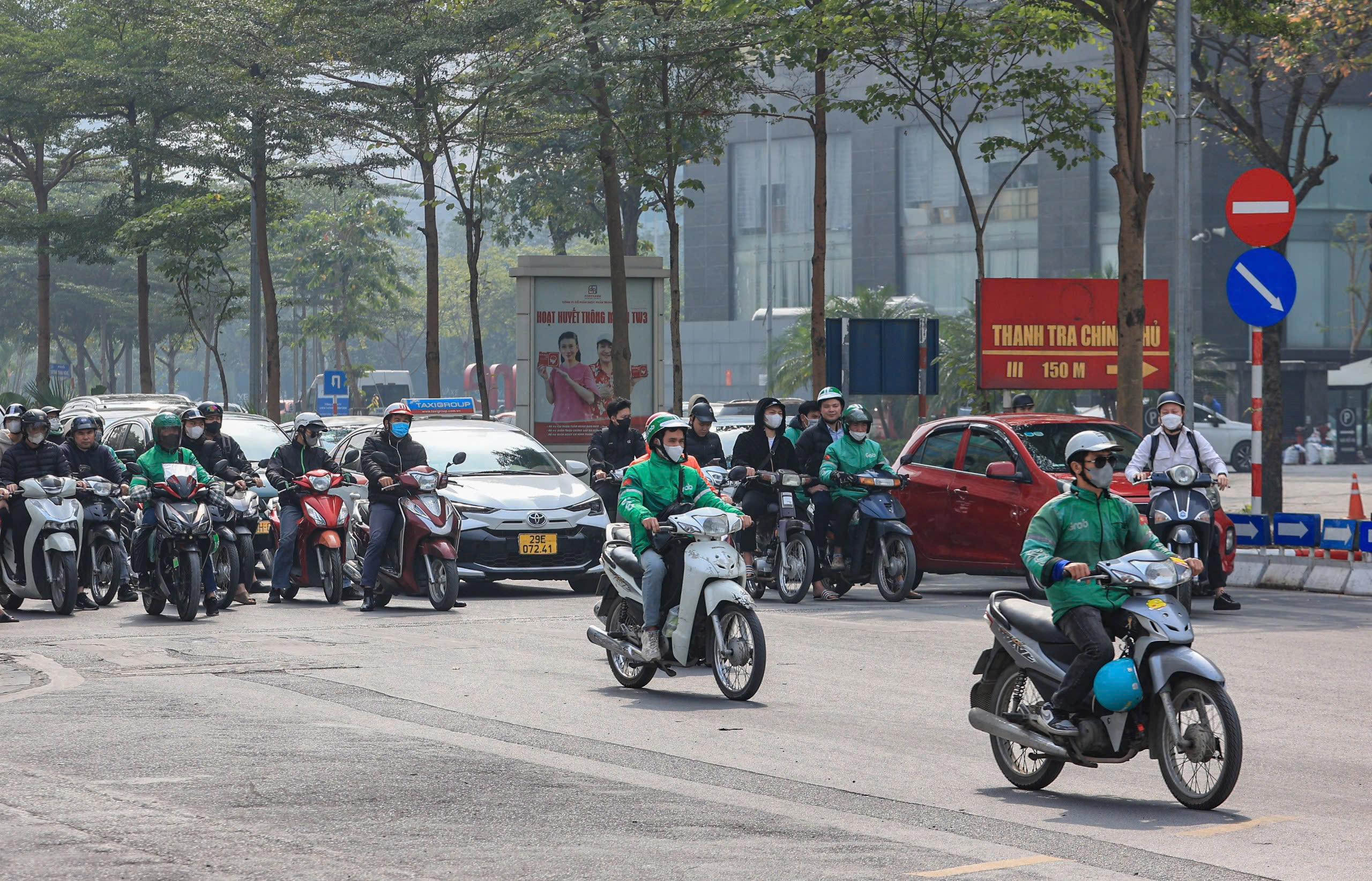 Mu&ocirc;n kiểu vi phạm của xe &ocirc;m c&ocirc;ng nghệ- Ảnh 14.