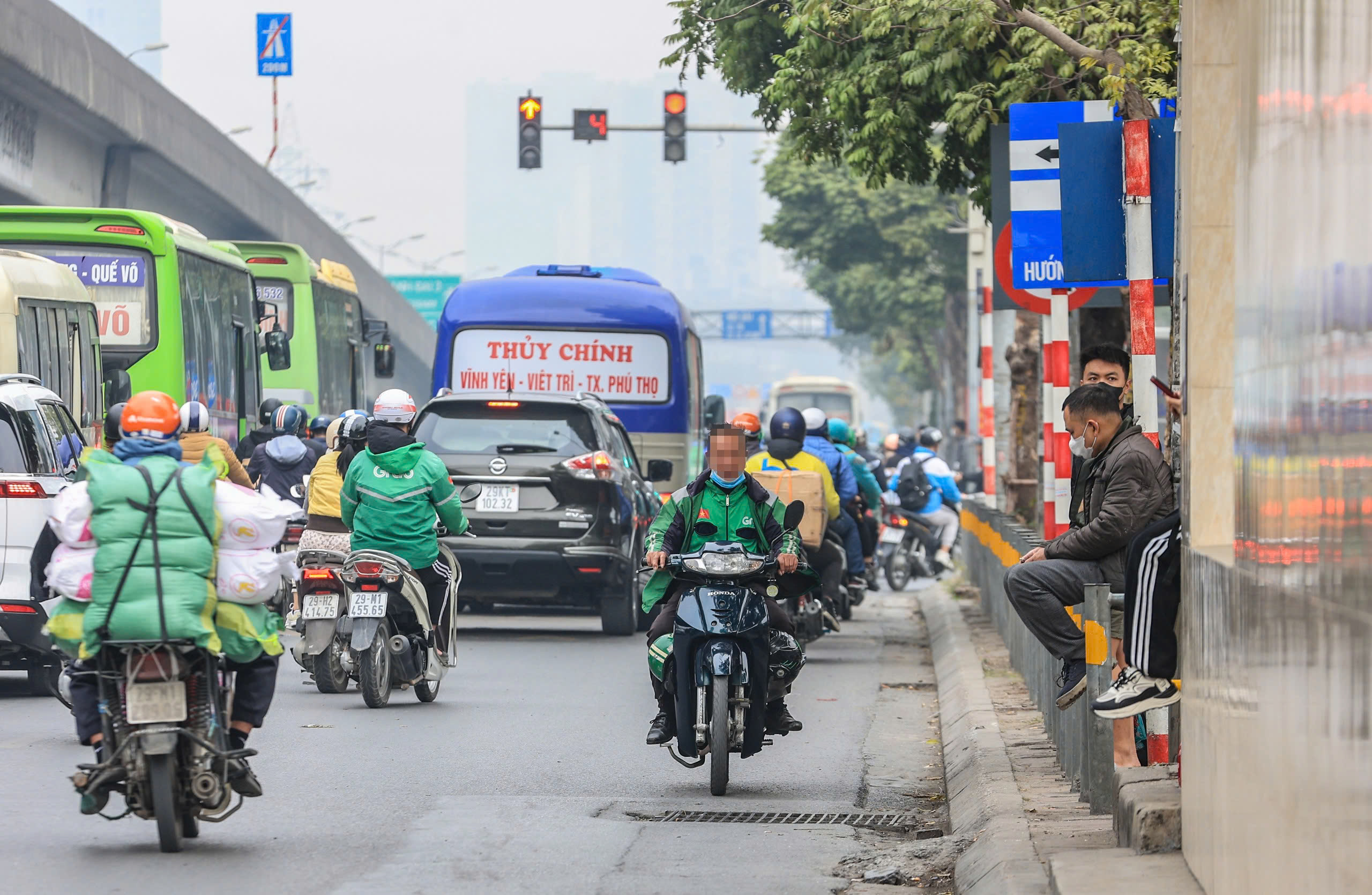 Mu&ocirc;n kiểu vi phạm của xe &ocirc;m c&ocirc;ng nghệ- Ảnh 4.