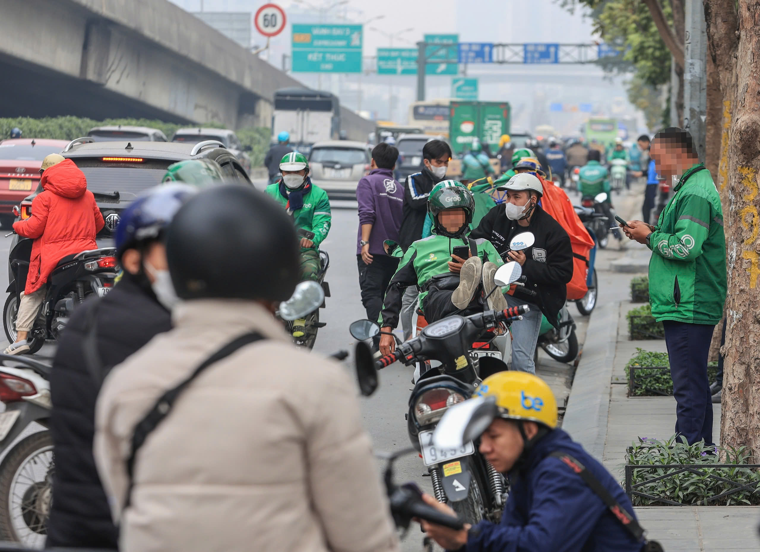 Mu&ocirc;n kiểu vi phạm của xe &ocirc;m c&ocirc;ng nghệ- Ảnh 7.