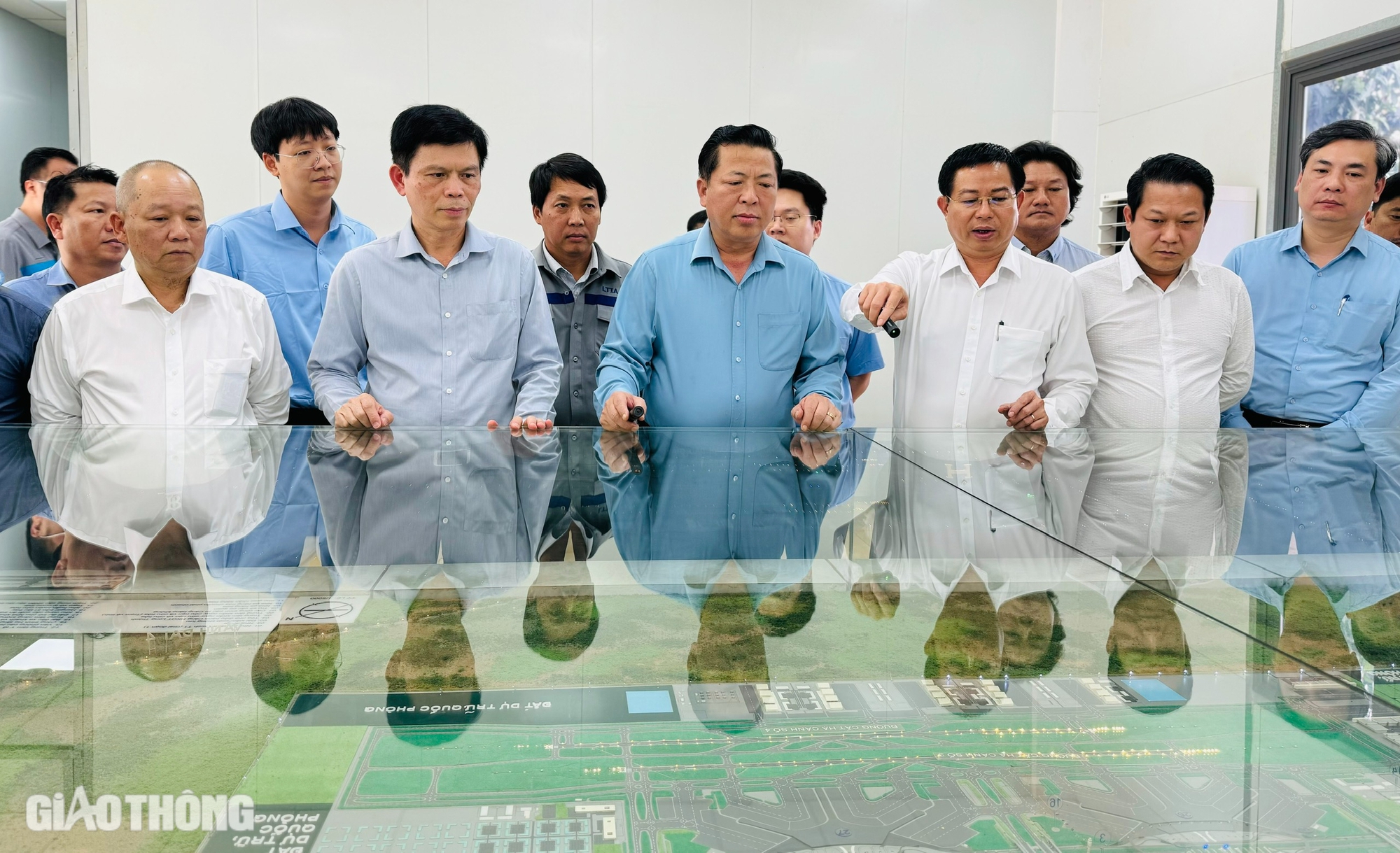 Bộ trưởng GTVT: Dốc to&agrave;n lực để cuối năm 2025 ho&agrave;n th&agrave;nh s&acirc;n bay Long Th&agrave;nh- Ảnh 1.