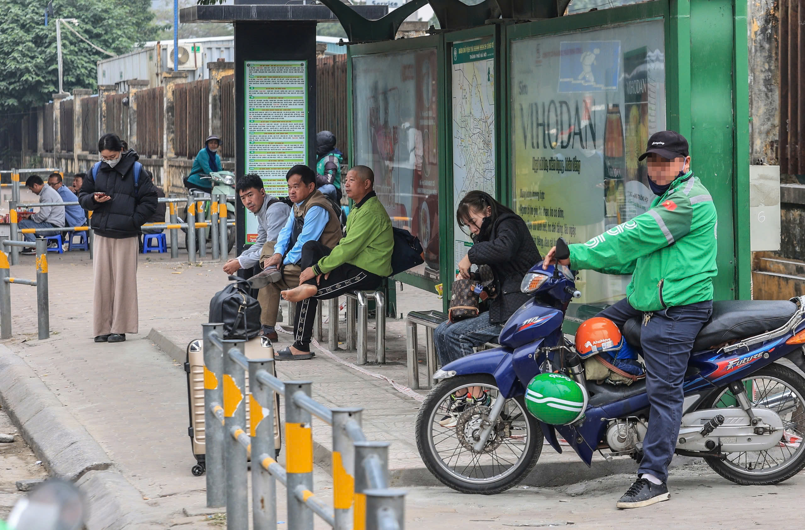 Mu&ocirc;n kiểu vi phạm của xe &ocirc;m c&ocirc;ng nghệ- Ảnh 2.