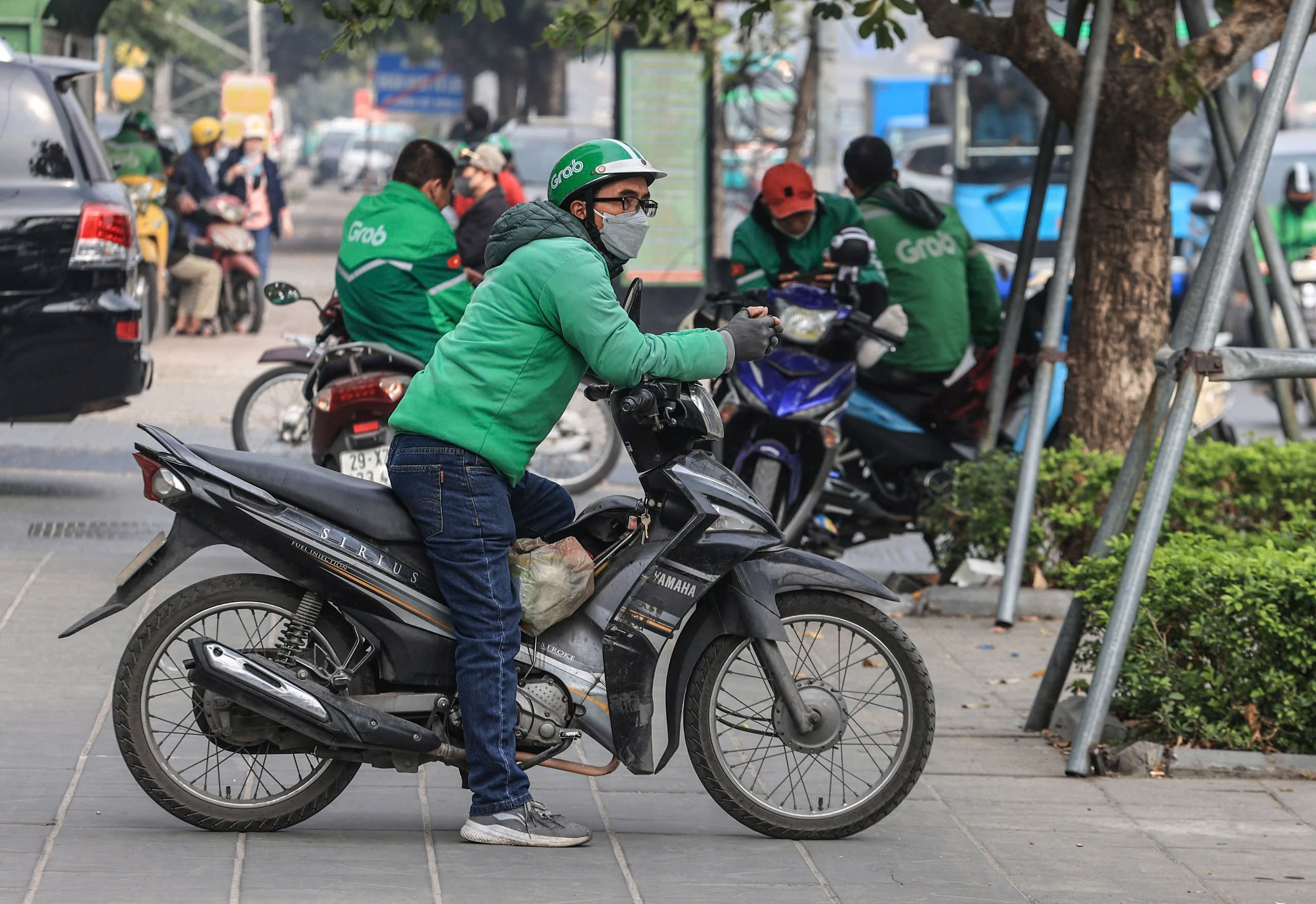 Mu&ocirc;n kiểu vi phạm của xe &ocirc;m c&ocirc;ng nghệ- Ảnh 8.