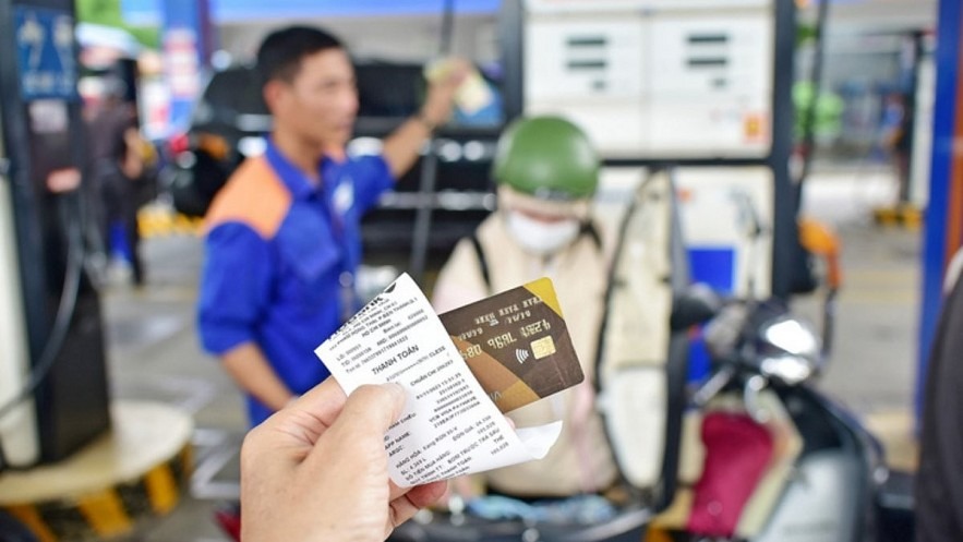 Cửa h&agrave;ng xăng kh&ocirc;ng chấp h&agrave;nh nghi&ecirc;m quy định h&oacute;a đơn điện tử c&oacute; thể phải dừng hoạt động- Ảnh 1.