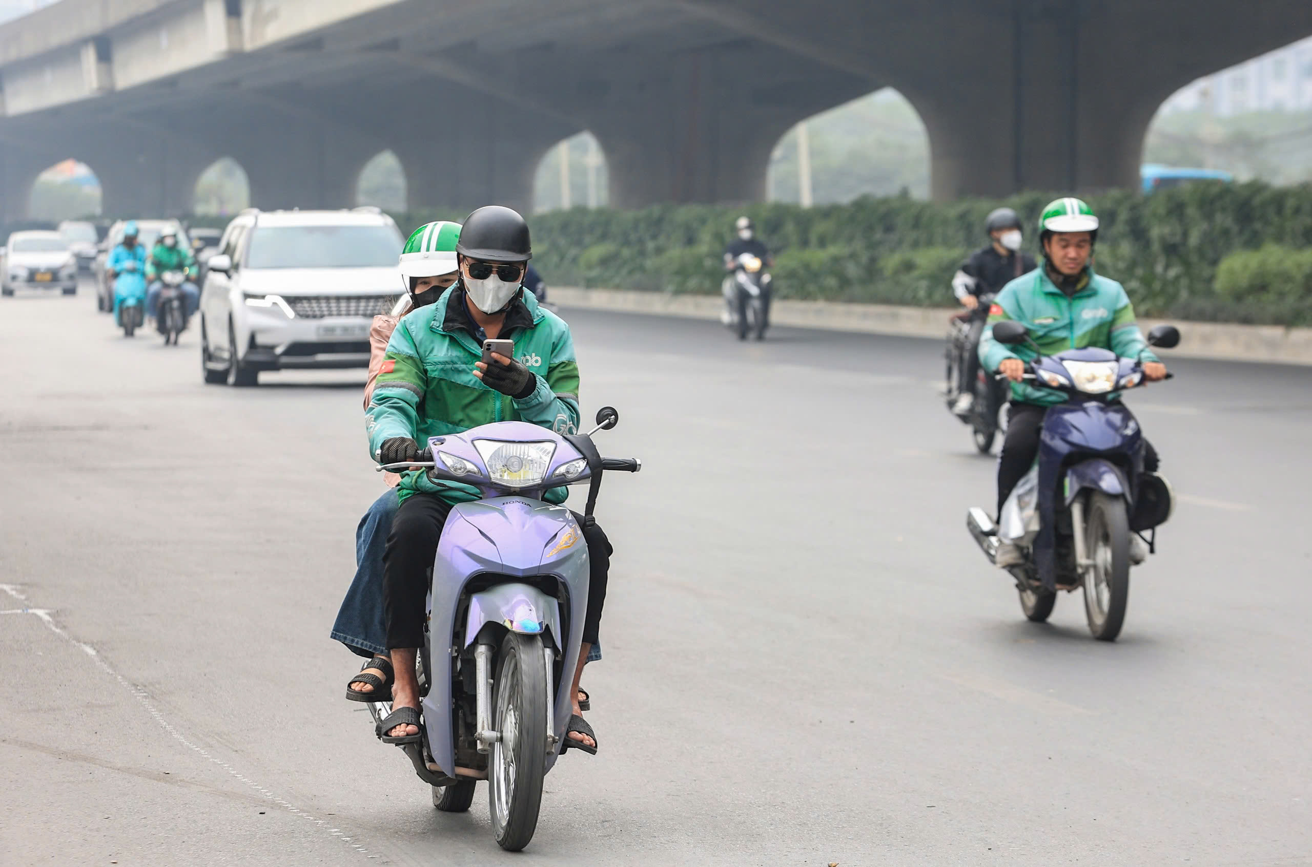 Mu&ocirc;n kiểu vi phạm của xe &ocirc;m c&ocirc;ng nghệ- Ảnh 3.