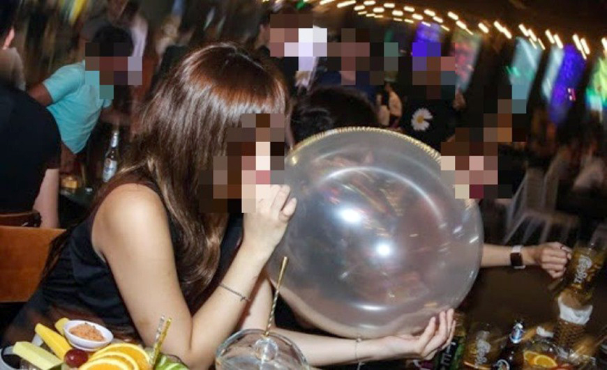 Lắt l&eacute;o đường d&acirc;y đưa l&ocirc; "b&oacute;ng cười" h&agrave;ng triệu USD v&agrave;o vũ trường ở H&agrave; Nội- Ảnh 1.