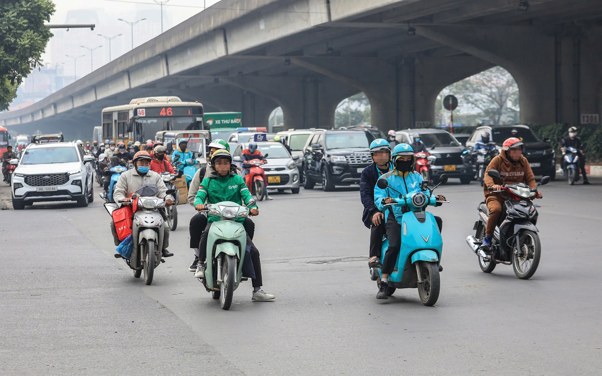 Mu&ocirc;n kiểu vi phạm của xe &ocirc;m c&ocirc;ng nghệ- Ảnh 6.