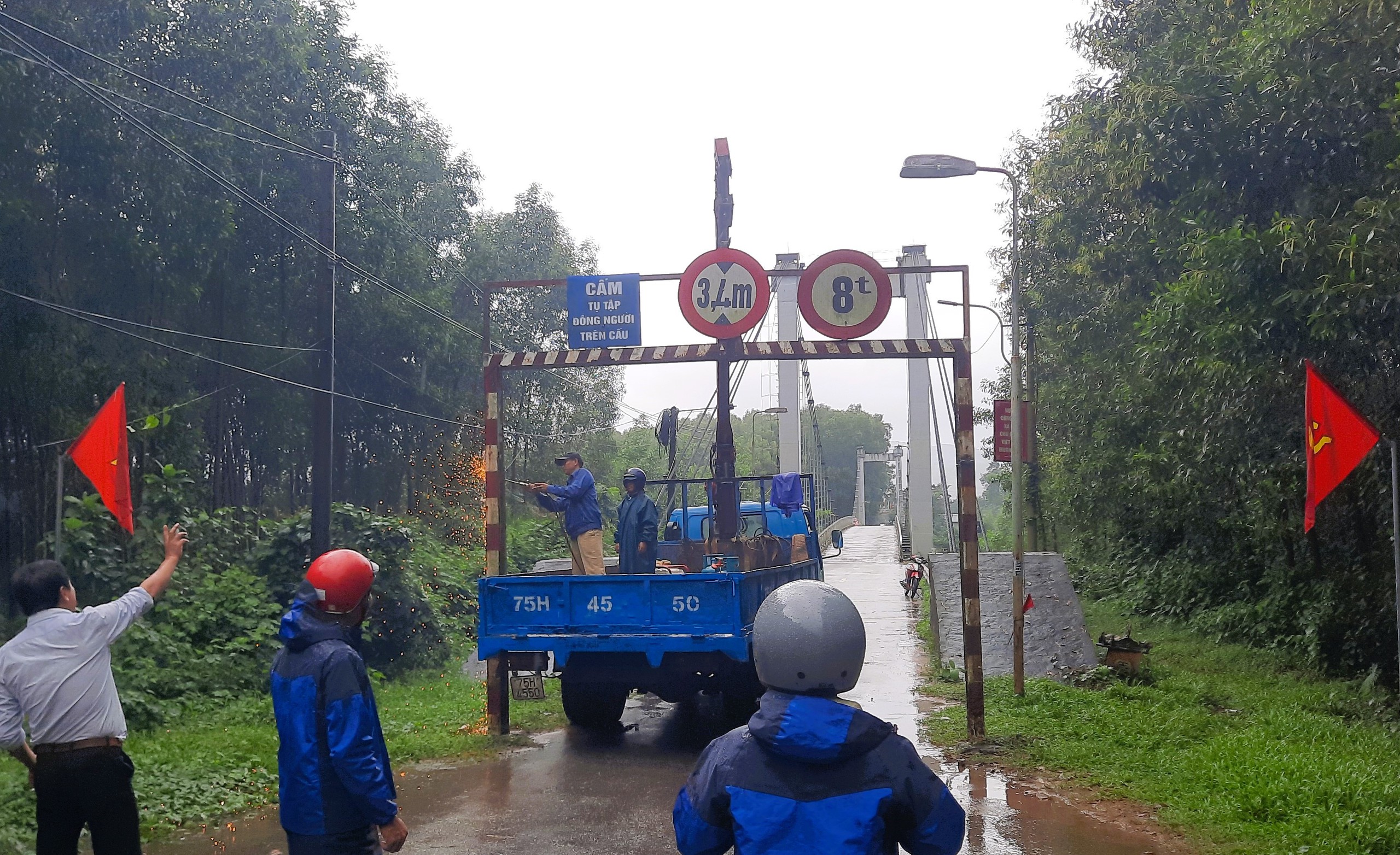 Hơn 75 tỷ đồng x&acirc;y cầu mới thay thế cầu treo B&igrave;nh Th&agrave;nh sau vụ xe r&aacute;c rơi xuống s&ocirc;ng- Ảnh 2.