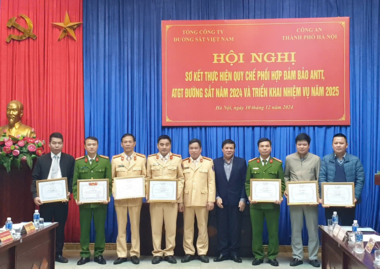 Hà Nội: 11 tháng xảy ra 33 vụ tai nạn đường sắt- Ảnh 1. Hà Nội: 11 tháng xảy ra 33 vụ tai nạn đường sắt- Ảnh 1.