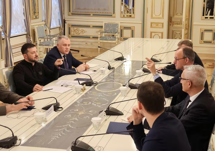 Tổng thống Zelensky muốn đưa ngoại binh v&agrave;o Ukraine cho đến khi gia nhập NATO- Ảnh 1.