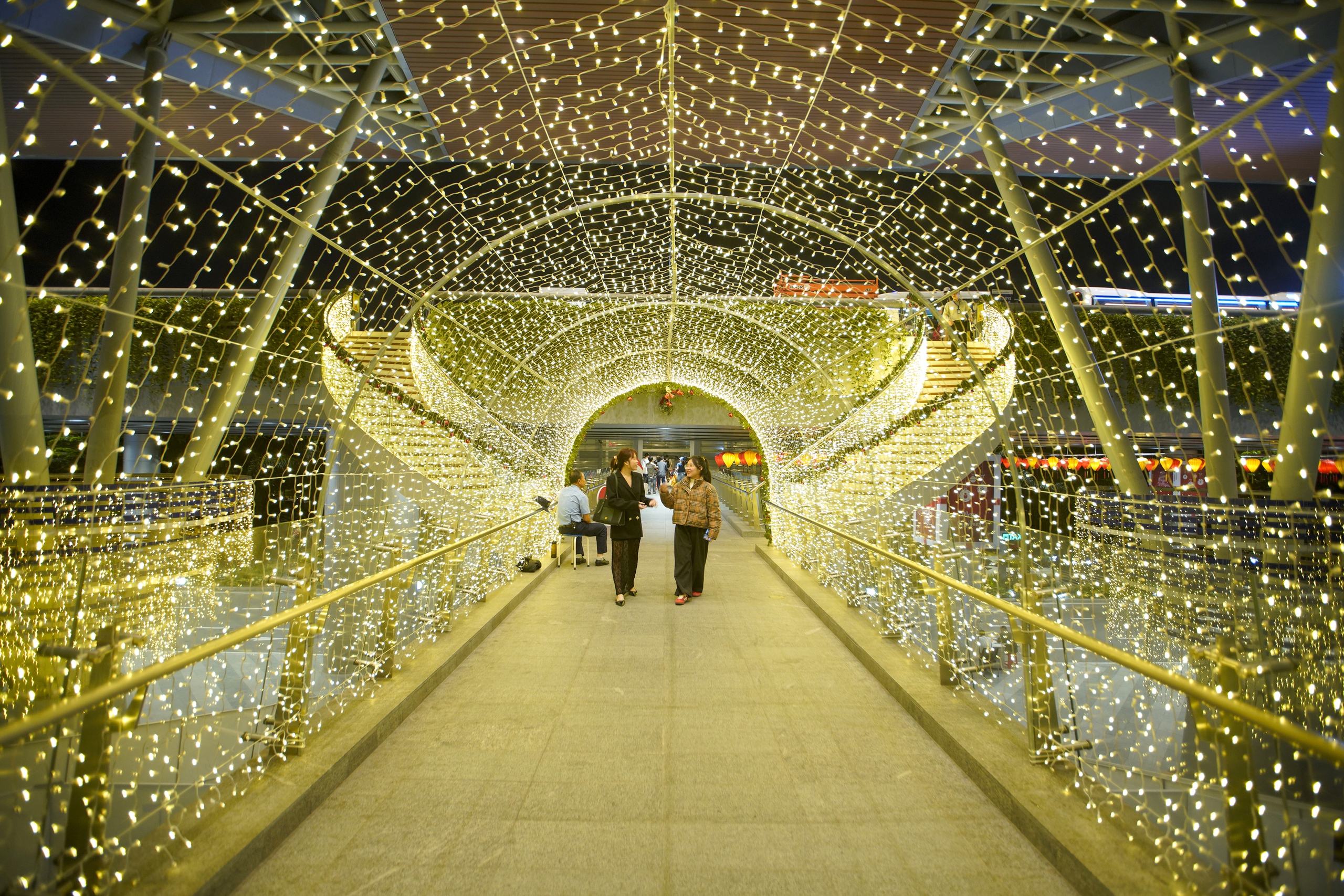 Nh&agrave; ga h&agrave;nh kh&aacute;ch quốc tế Đ&agrave; Nẵng lung linh trước thềm Gi&aacute;ng sinh- Ảnh 2.