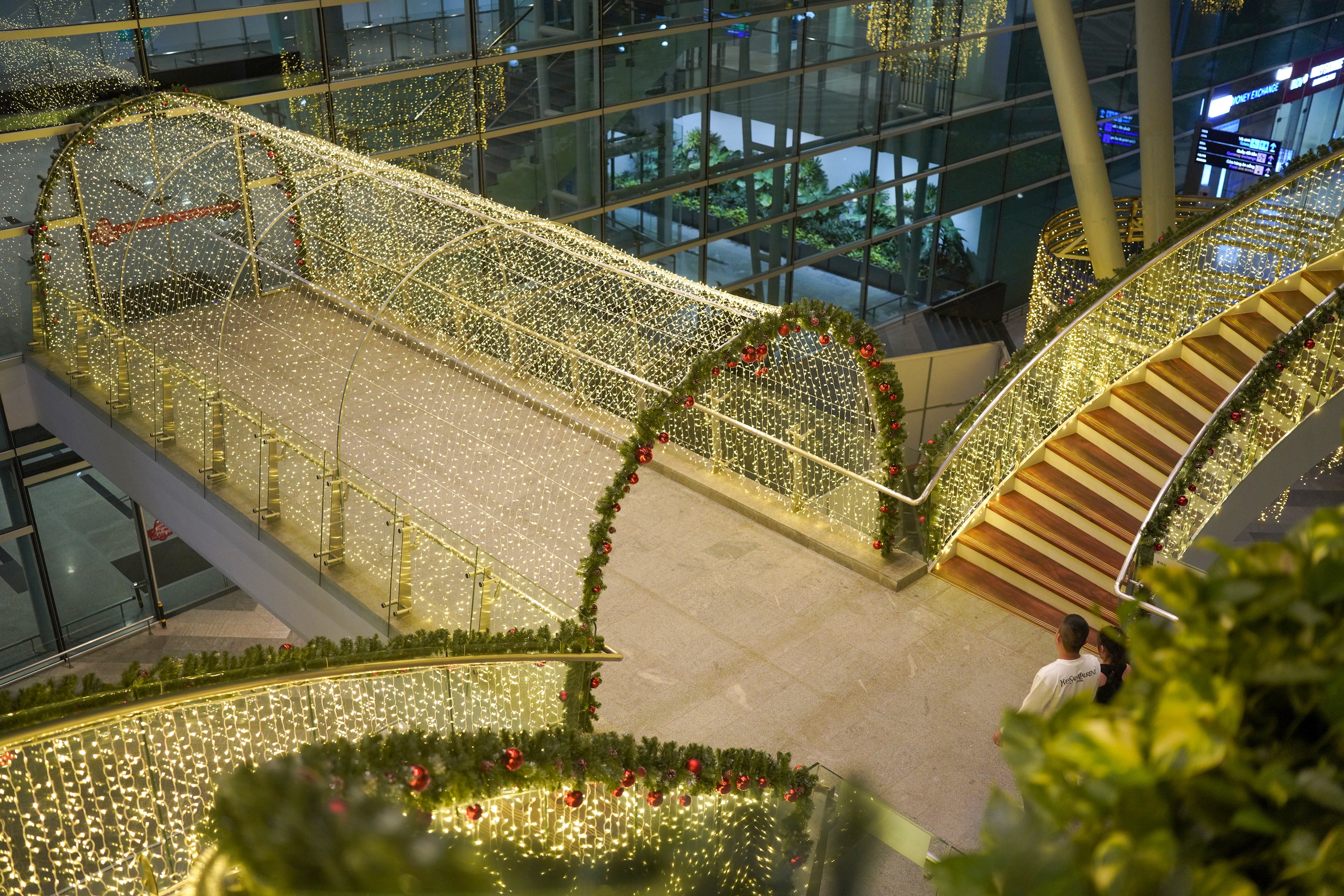 Nh&agrave; ga h&agrave;nh kh&aacute;ch quốc tế Đ&agrave; Nẵng lung linh trước thềm Gi&aacute;ng sinh- Ảnh 4.