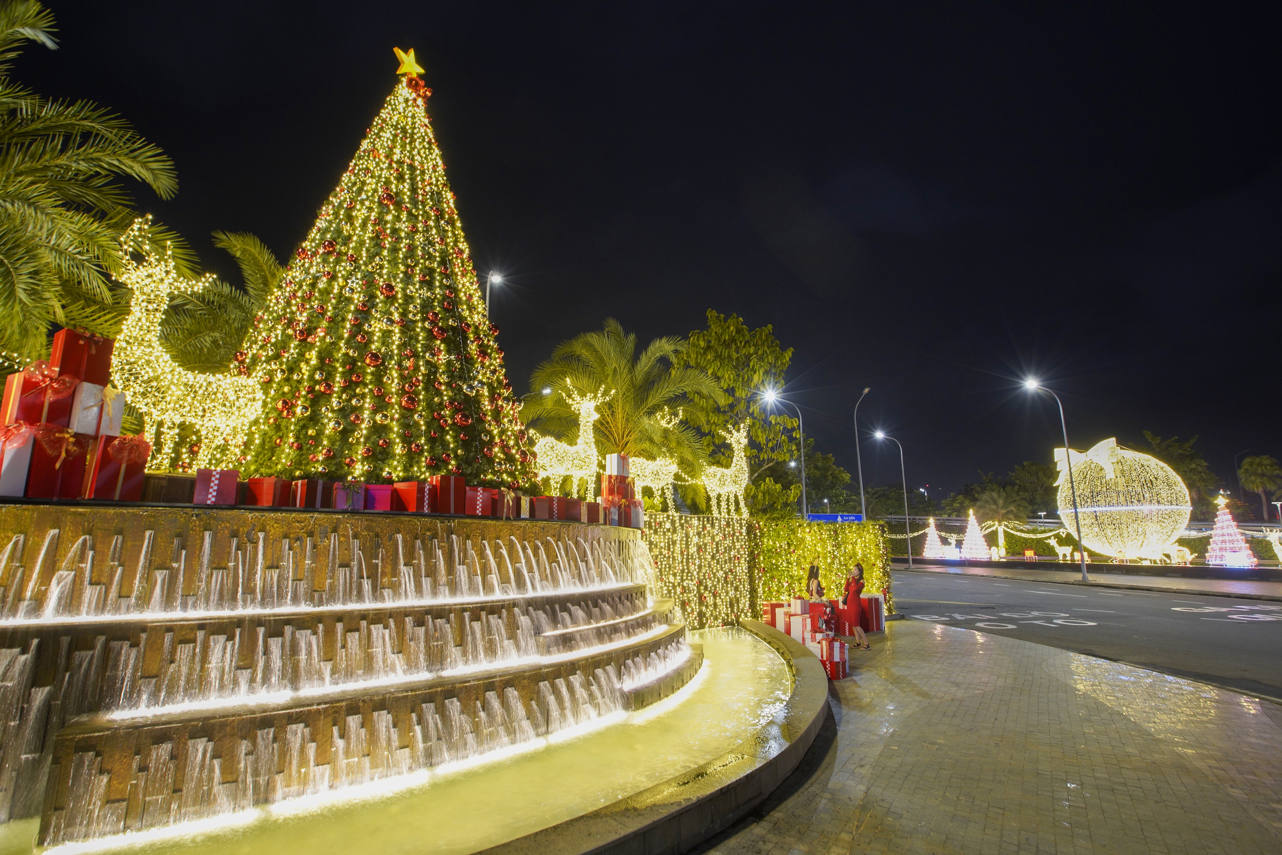 Nh&agrave; ga h&agrave;nh kh&aacute;ch quốc tế Đ&agrave; Nẵng lung linh trước thềm Gi&aacute;ng sinh- Ảnh 5.