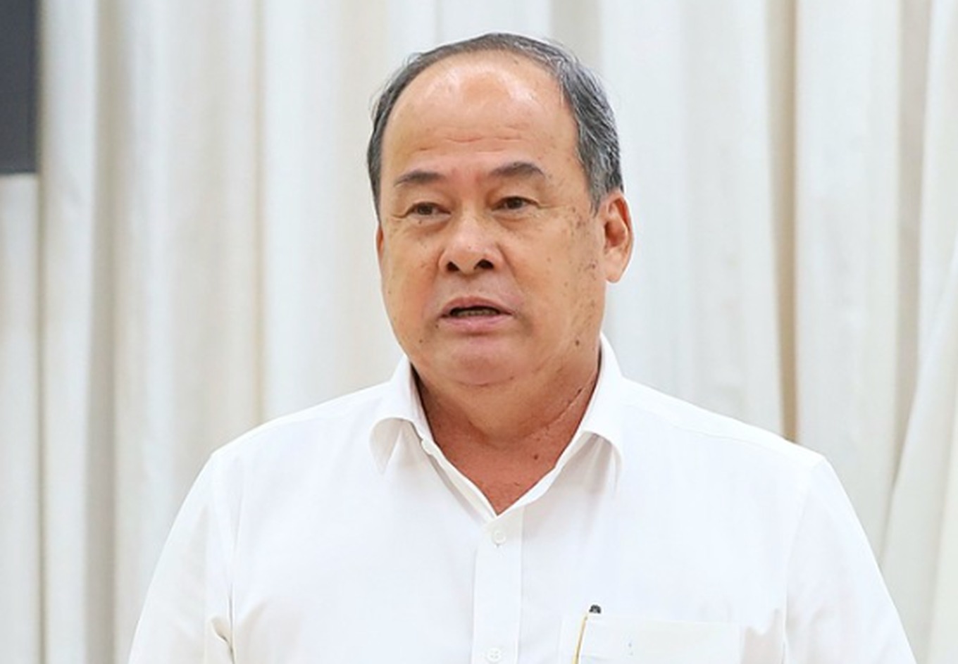 Cựu Chủ tịch tỉnh An Giang bị c&aacute;o buộc nhận 300.000 USD từ "&ocirc;ng tr&ugrave;m" c&aacute;t lậu- Ảnh 1.