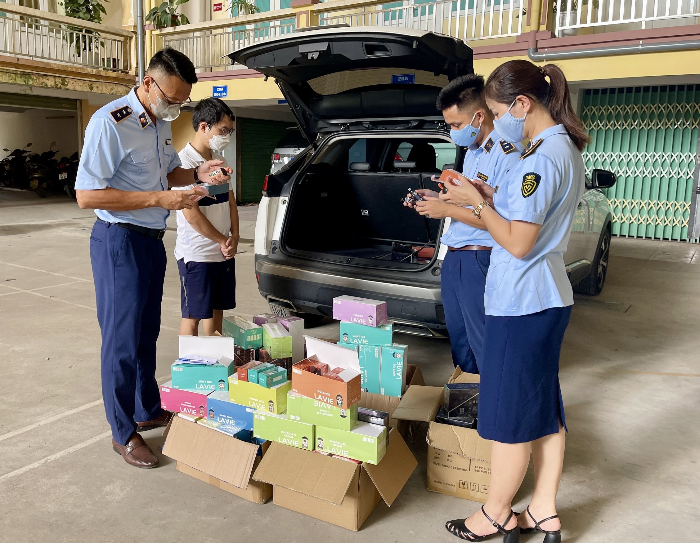 Giám sát chặt kinh doanh thuốc lá điện tử- Ảnh 2. Giám sát chặt kinh doanh thuốc lá điện tử- Ảnh 2.