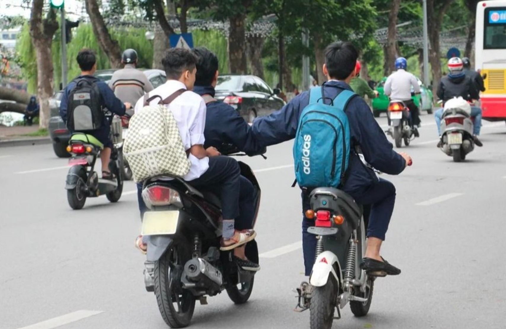 Sơ cấp cứu trẻ em bị TNGT cần lưu ý điều gì?- Ảnh 1. Sơ cấp cứu trẻ em bị TNGT cần lưu ý điều gì?- Ảnh 1.