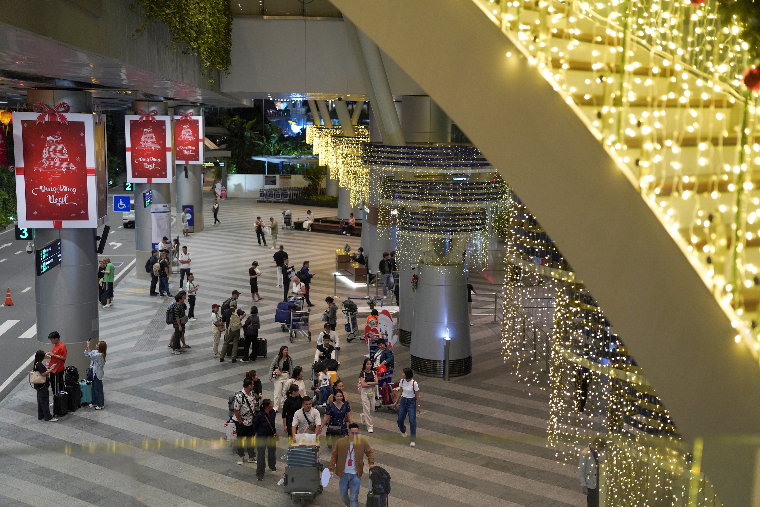 Nh&agrave; ga h&agrave;nh kh&aacute;ch quốc tế Đ&agrave; Nẵng lung linh trước thềm Gi&aacute;ng sinh- Ảnh 10.