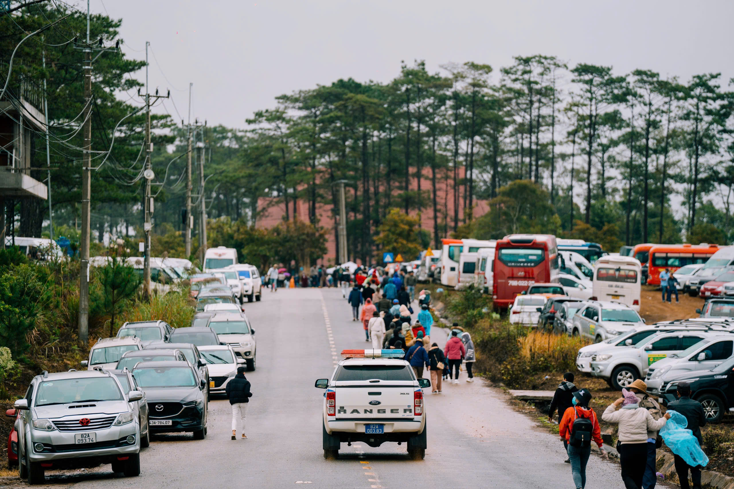 Hàng nghìn du khách đổ về lễ hội Đức Mẹ Măng Đen- Ảnh 8. Hàng nghìn du khách đổ về lễ hội Đức Mẹ Măng Đen- Ảnh 8.