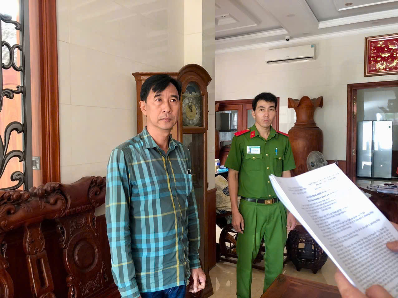 Bắt tạm giam luật sư lừa đảo, chiếm đoạt t&agrave;i sản- Ảnh 1.