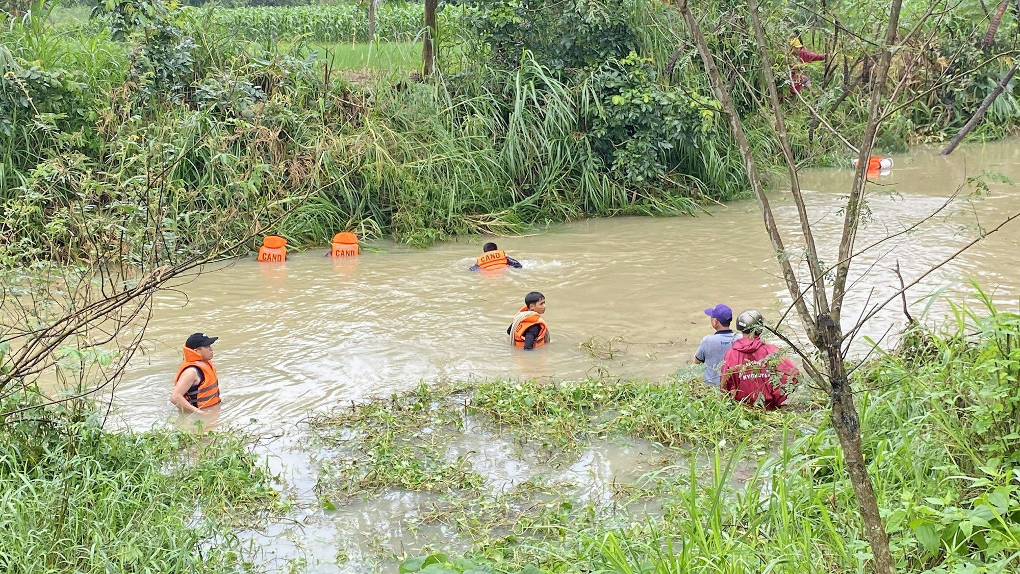 X&oacute;t cảnh hai con thơ mất bố, mẹ mắc bệnh t&acirc;m thần- Ảnh 1.
