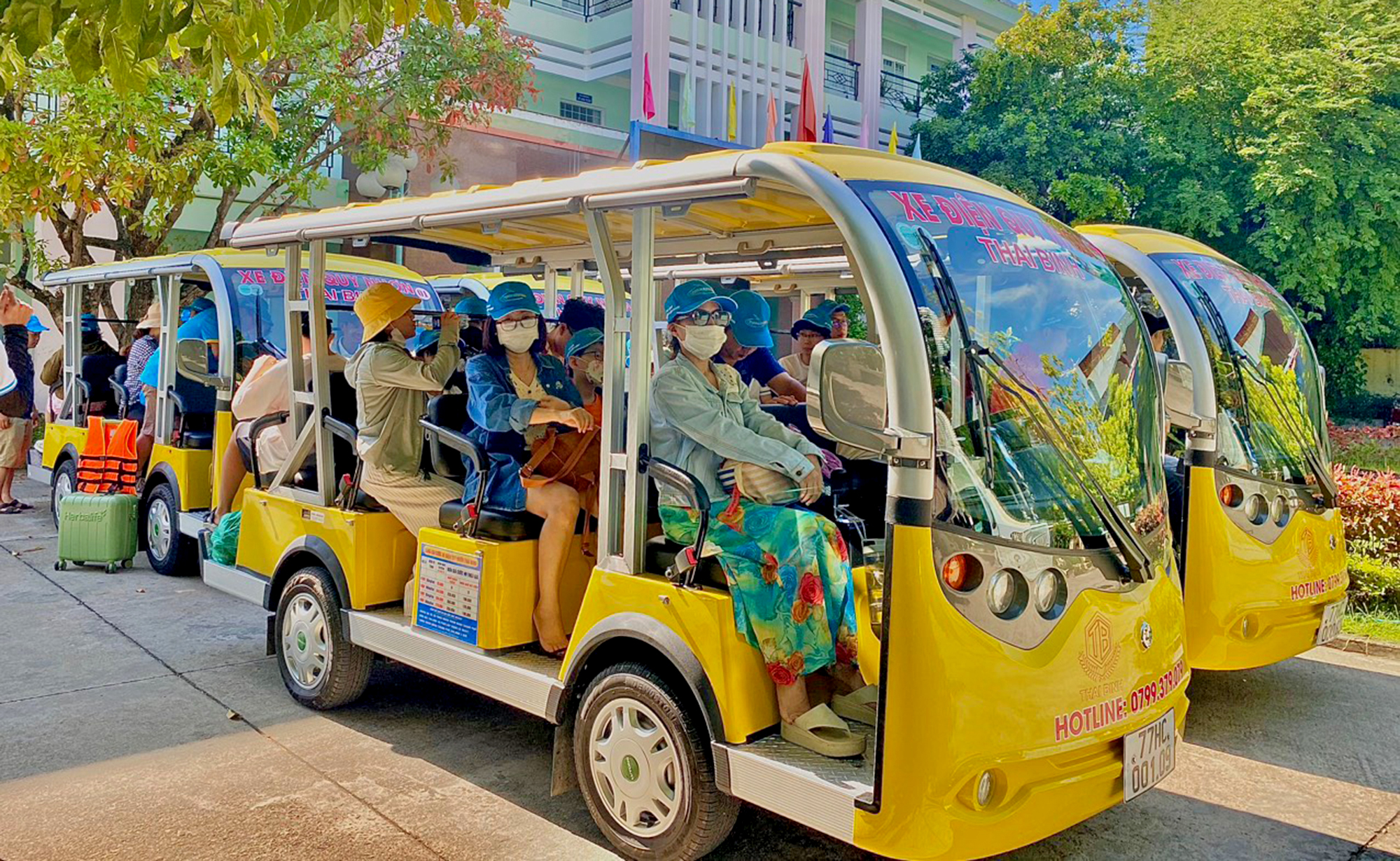 B&igrave;nh Định: Xe điện h&uacute;t kh&aacute;ch nhờ gi&aacute; rẻ- Ảnh 1.