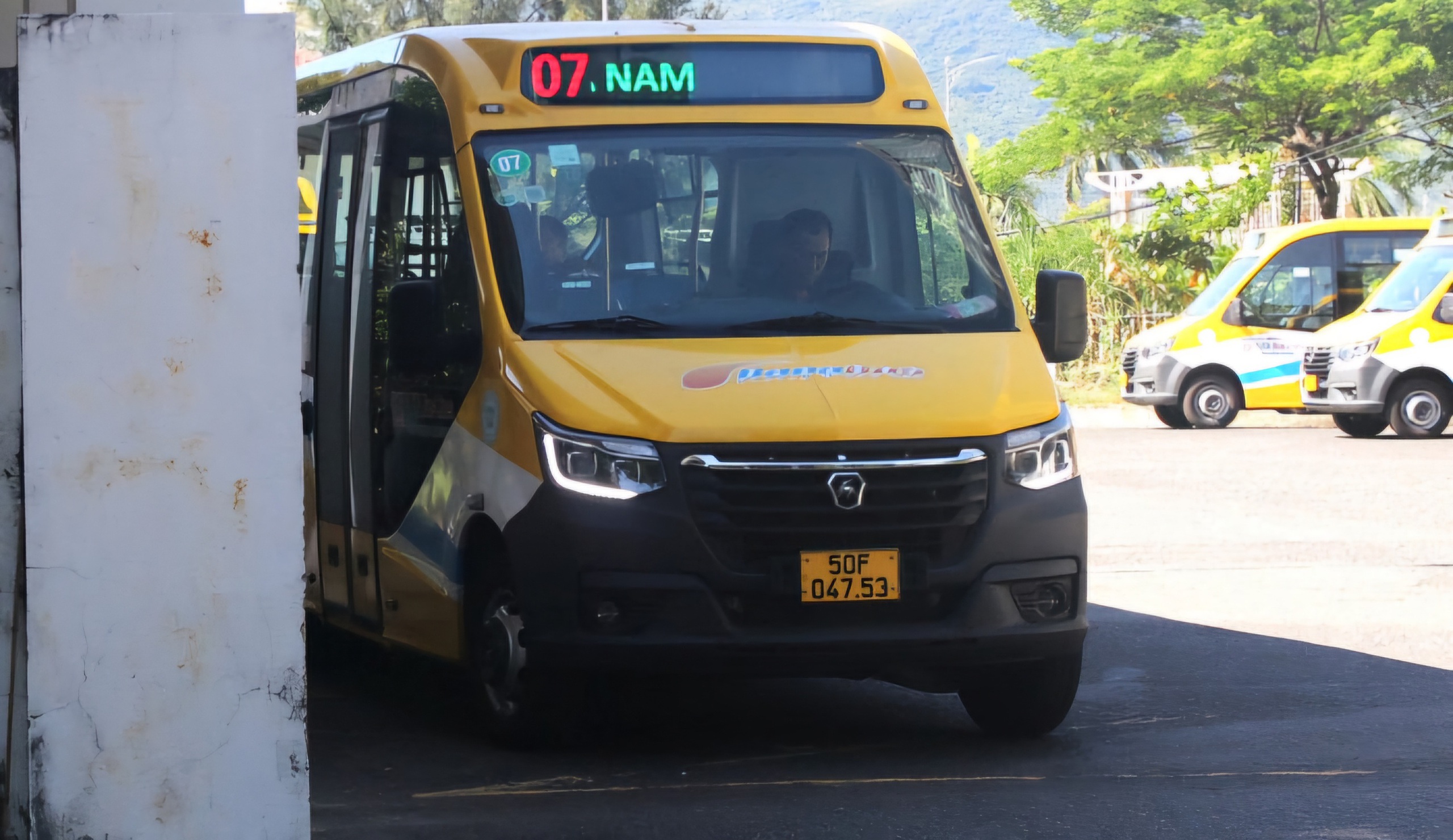 Đà Nẵng: Nâng cao hiệu quả xe buýt công cộng, ngăn ùn tắc trước cổng trường học- Ảnh 1. Đà Nẵng: Nâng cao hiệu quả xe buýt công cộng, ngăn ùn tắc trước cổng trường học- Ảnh 1.