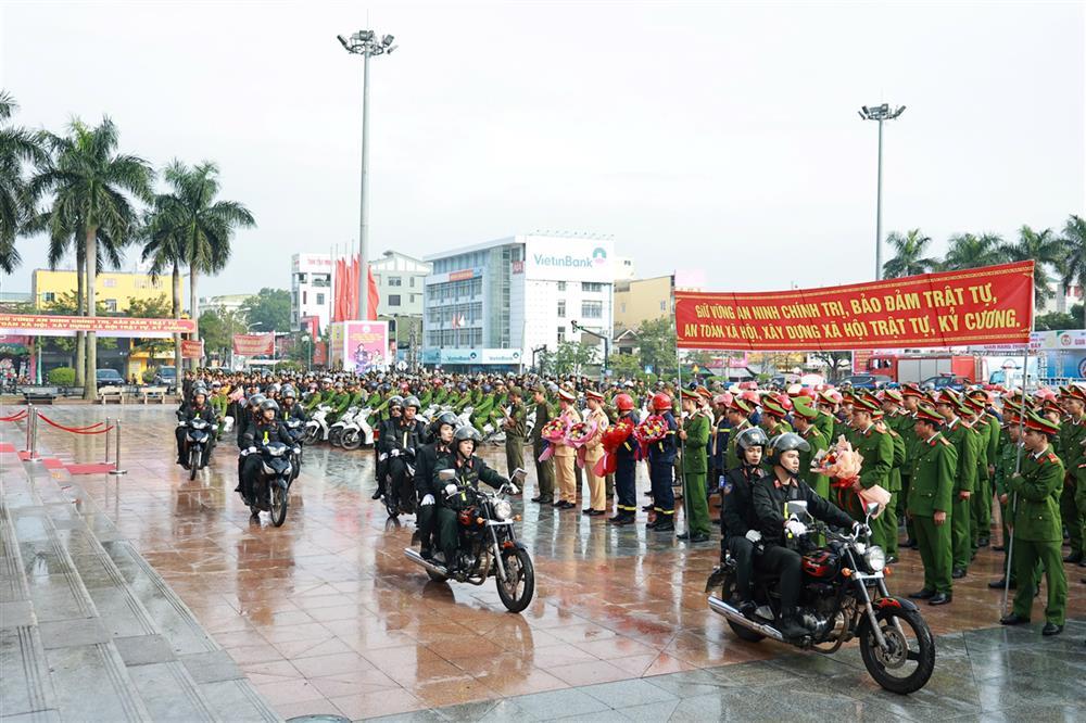 Quyết liệt xử l&yacute; tội phạm đường phố, "qu&aacute;i xế" dịp cao điểm Tết- Ảnh 1.
