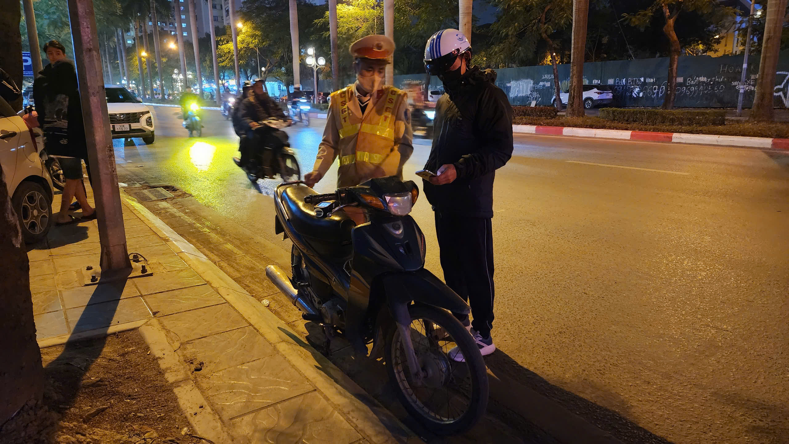 T&agrave;i xế bỏ xe v&igrave; bị phạt nồng độ cồn, phớt lờ cảnh b&aacute;o sẽ kh&ocirc;ng đăng k&yacute; được xe mới- Ảnh 7.