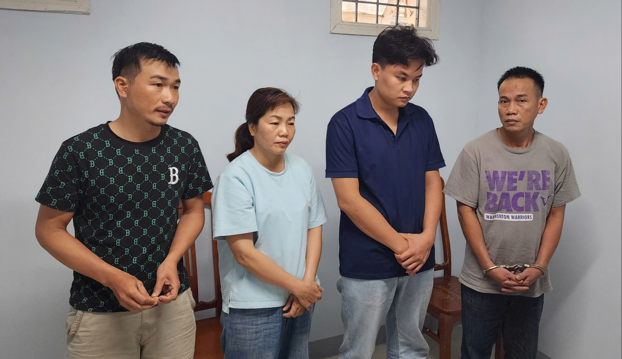 Khởi tố 4 đối tượng giả danh c&ocirc;ng an, bắt t&agrave;i xế để cướp t&agrave;i sản- Ảnh 1.