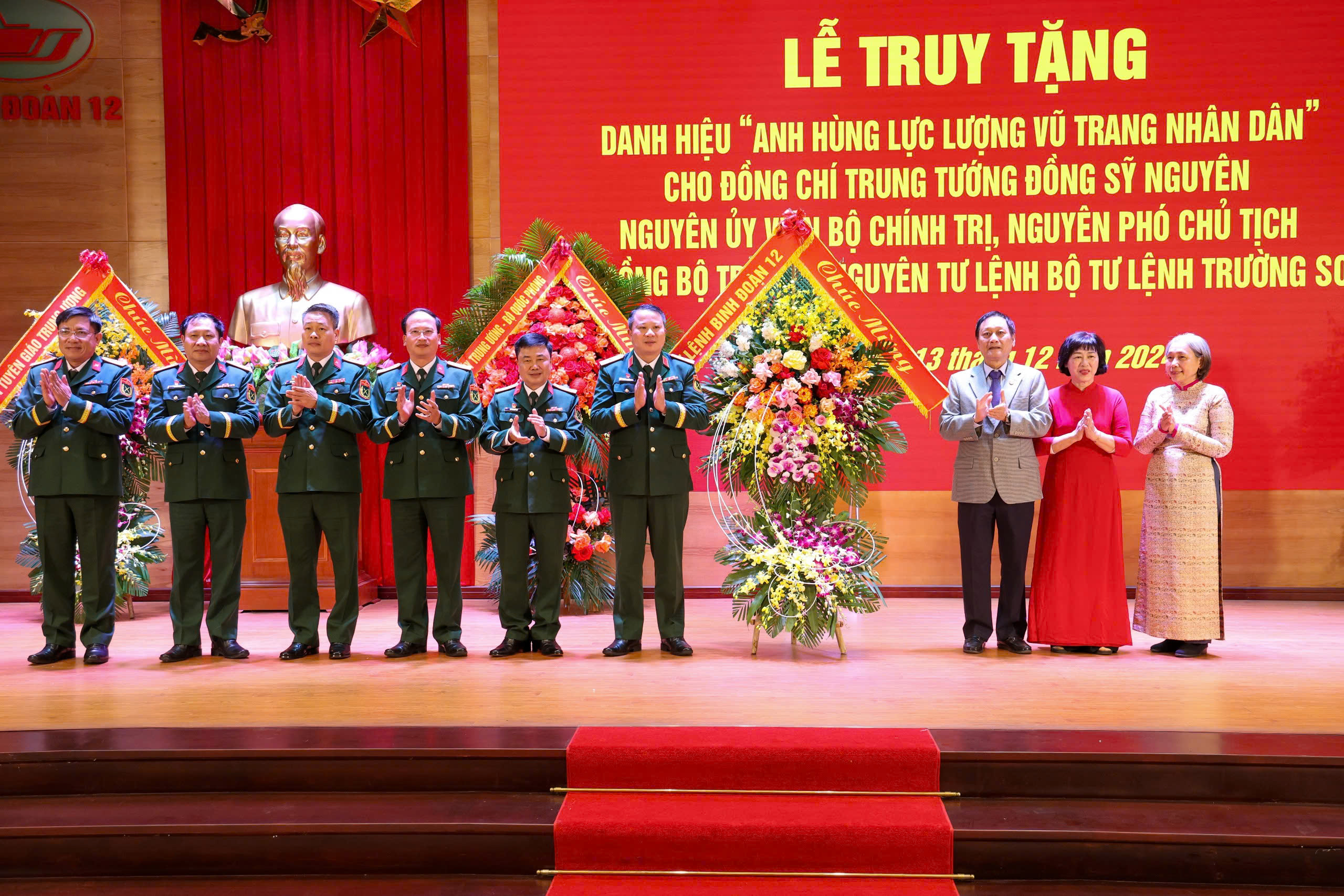 Truy tặng danh hiệu Anh hùng Lực lượng vũ trang nhân dân cho cố Trung tướng Đồng Sỹ Nguyên- Ảnh 5. Truy tặng danh hiệu Anh hùng Lực lượng vũ trang nhân dân cho cố Trung tướng Đồng Sỹ Nguyên- Ảnh 5.