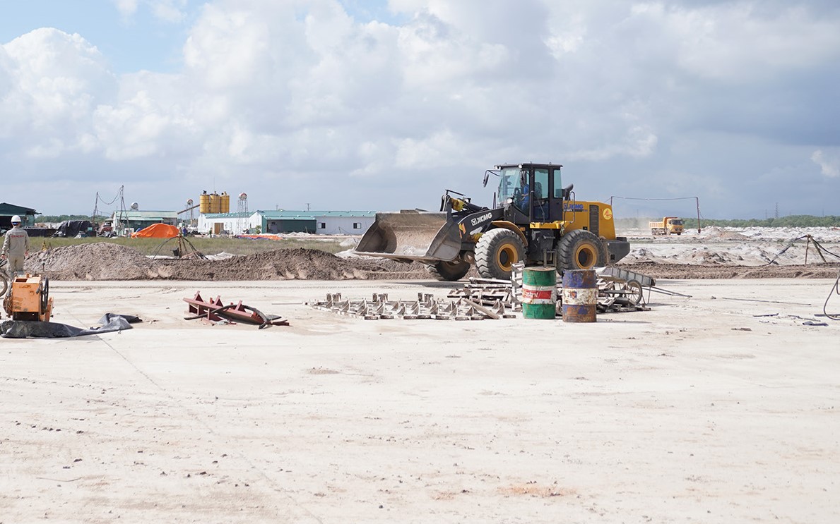 Th&aacute;o gỡ mặt bằng, đẩy nhanh thi c&ocirc;ng tuyến đường kết nối Cảng h&agrave;ng kh&ocirc;ng Quảng Trị với QL1 - Ảnh 15.