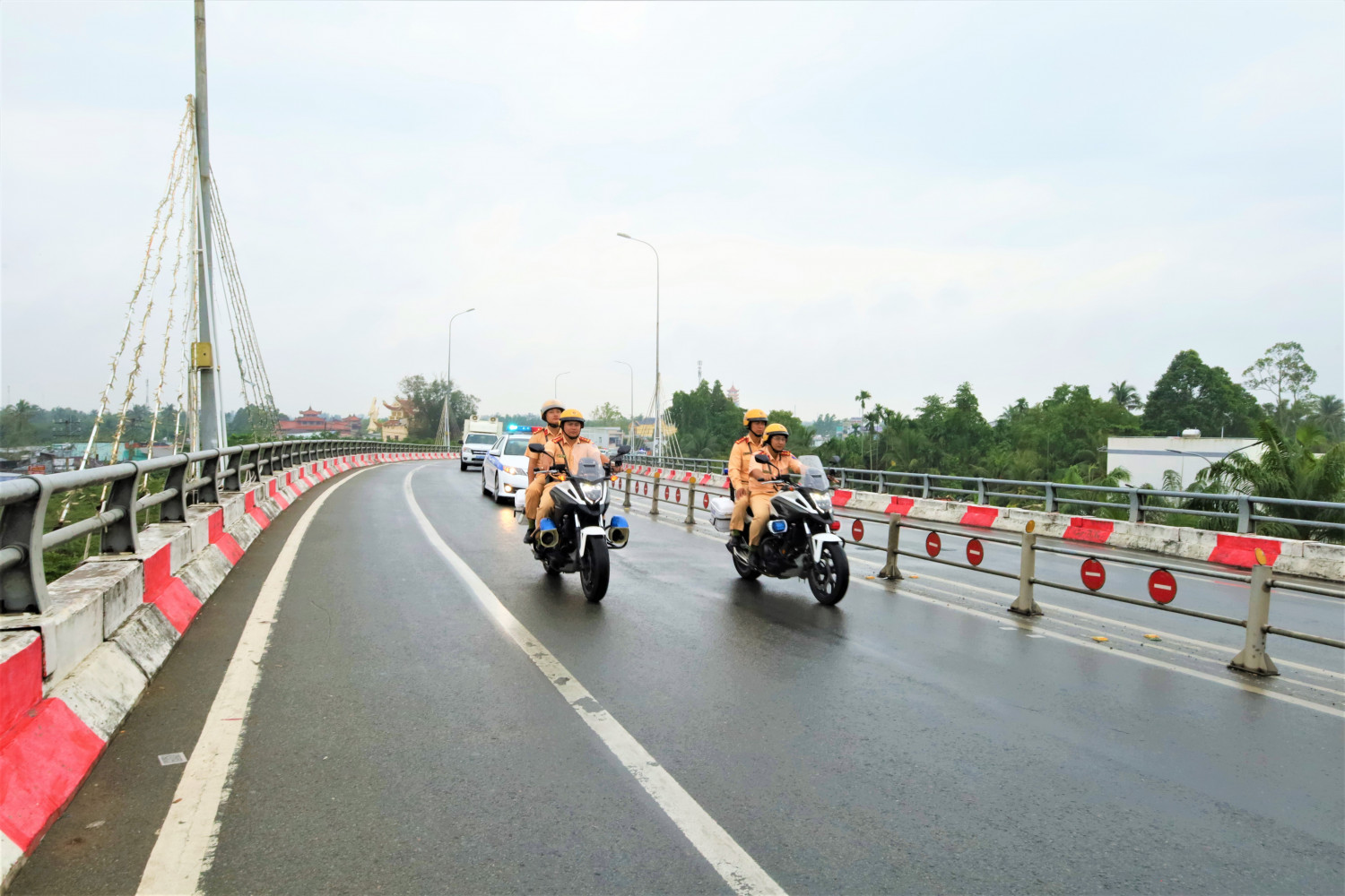 C&ocirc;ng an Hậu Giang ph&aacute;t động cao điểm đảm bảo an ninh trật tự tết Nguy&ecirc;n đ&aacute;n Ất Tỵ 2025- Ảnh 1.