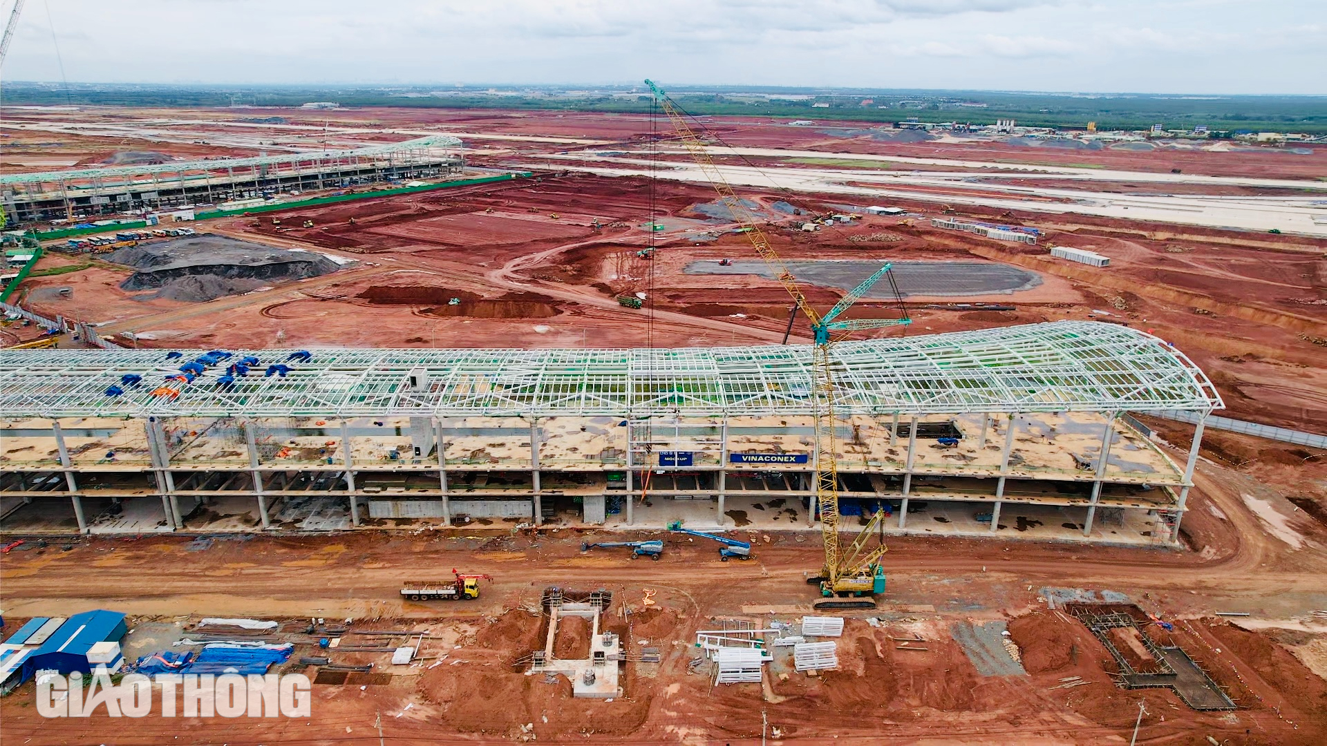Lắp d&agrave;n &ldquo;xương sống khủng" m&aacute;i nh&agrave; ga si&ecirc;u s&acirc;n bay Long Th&agrave;nh- Ảnh 10.