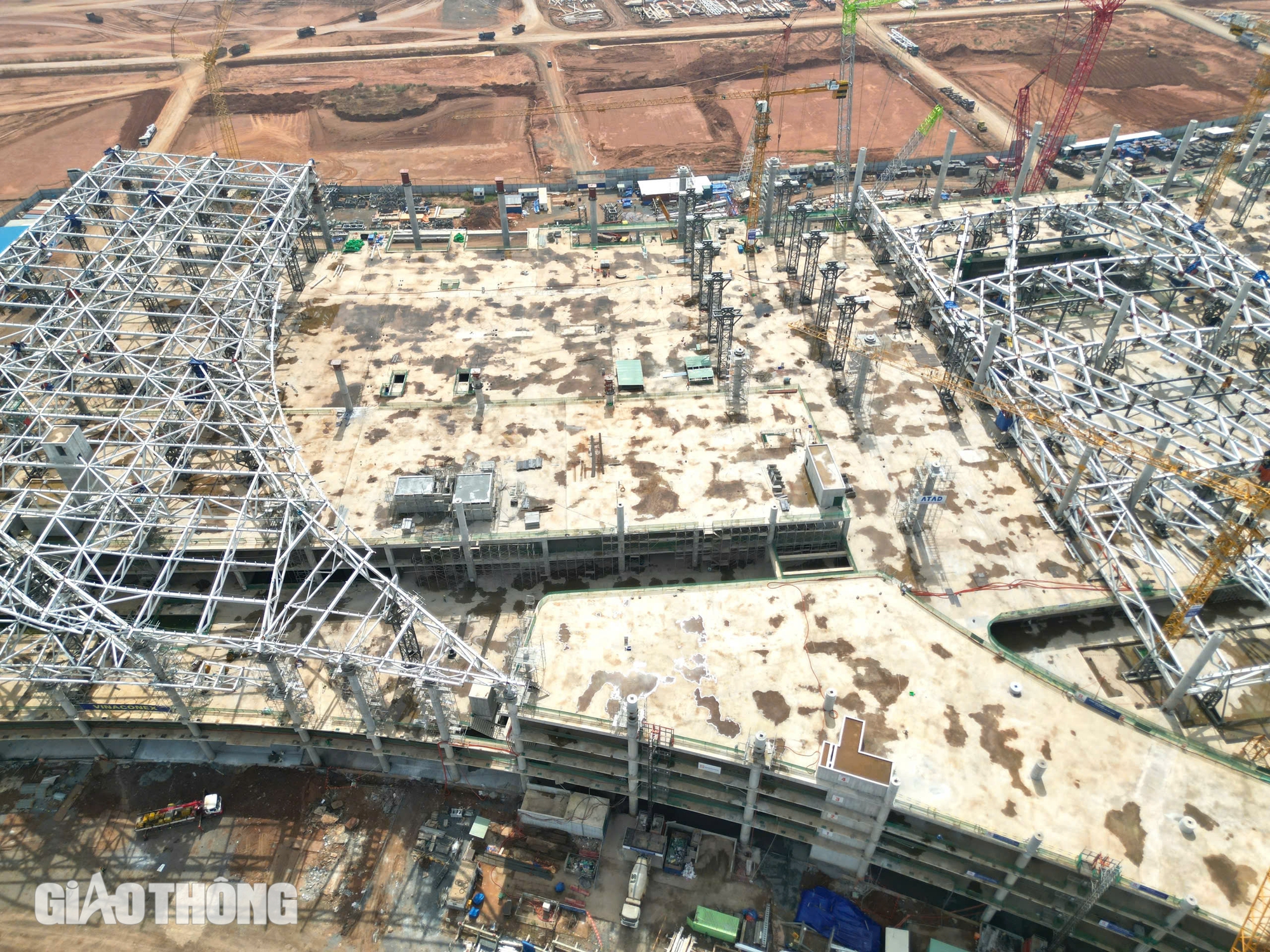 Lắp d&agrave;n &ldquo;xương sống khủng" m&aacute;i nh&agrave; ga si&ecirc;u s&acirc;n bay Long Th&agrave;nh- Ảnh 9.