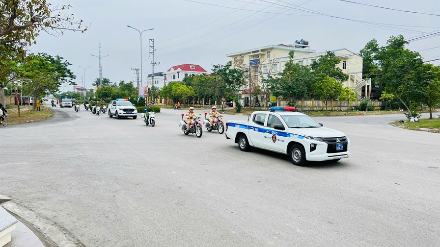 Công an Hải Phòng, Hải Dương tăng cường xử lý tội phạm đường phố dịp Tết- Ảnh 4. Công an Hải Phòng, Hải Dương tăng cường xử lý tội phạm đường phố dịp Tết- Ảnh 4.