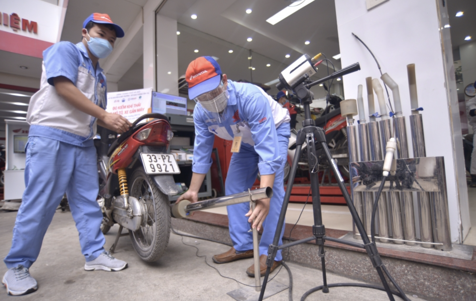 M&ocirc; t&ocirc;, xe gắn m&aacute;y tr&ecirc;n 5 "tuổi" sẽ phải kiểm định kh&iacute; thải định kỳ- Ảnh 1.
