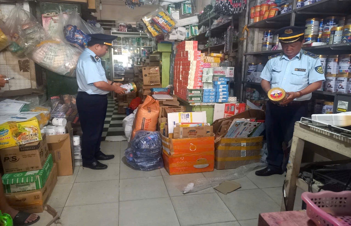 Quản lý thị trường chuyển cơ quan điều tra 162 vụ có dấu hiệu tội phạm trong 11 tháng- Ảnh 1. Quản lý thị trường chuyển cơ quan điều tra 162 vụ có dấu hiệu tội phạm trong 11 tháng- Ảnh 1.