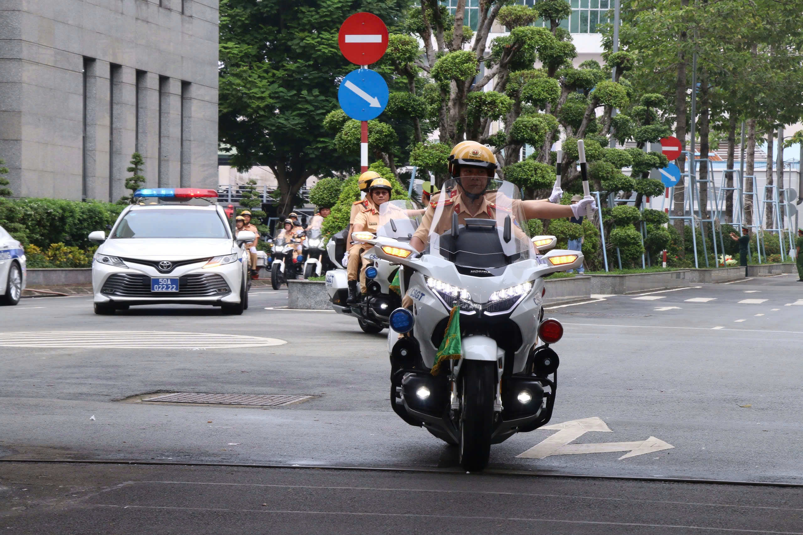 Hai ngày, CSGT TP.HCM xử lý hơn 3.300 trường hợp vi phạm, 11 người dương tính ma túy- Ảnh 1. Hai ngày, CSGT TP.HCM xử lý hơn 3.300 trường hợp vi phạm, 11 người dương tính ma túy- Ảnh 1.