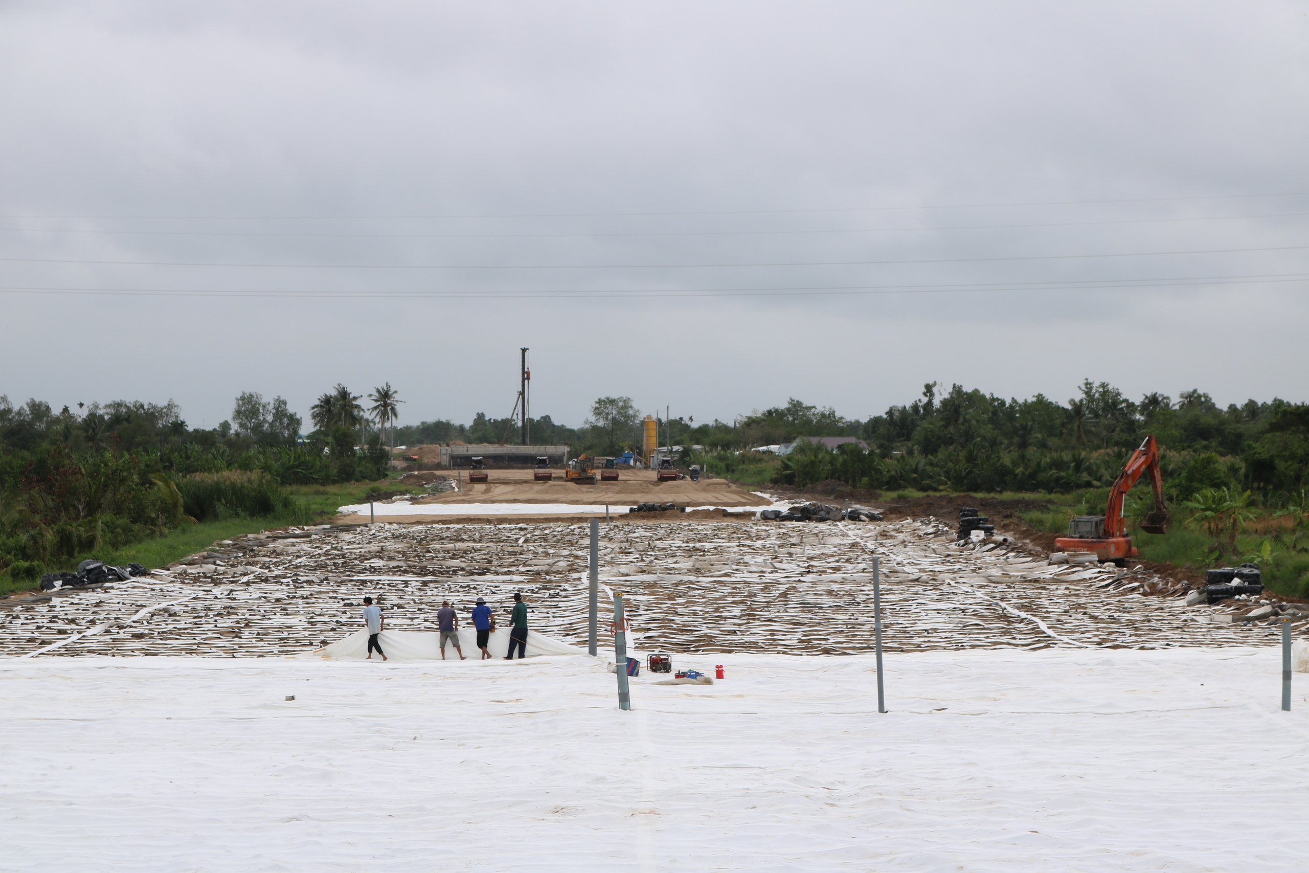 Thủ tướng: Kh&ocirc;ng để c&ocirc;ng nh&acirc;n, nh&agrave; thầu c&ocirc; đơn tr&ecirc;n c&ocirc;ng trường giao th&ocirc;ng- Ảnh 5.