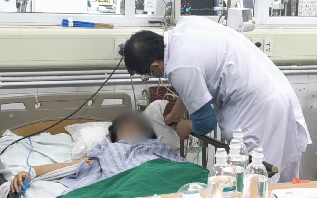 Tưởng con bị ma nhập vì khóc cười một mình, đi khám phát hiện viêm não tự miễn- Ảnh 3. Cô gái trẻ mắc viêm não, bất ngờ nguyên nhân từ khối u buồng trứng