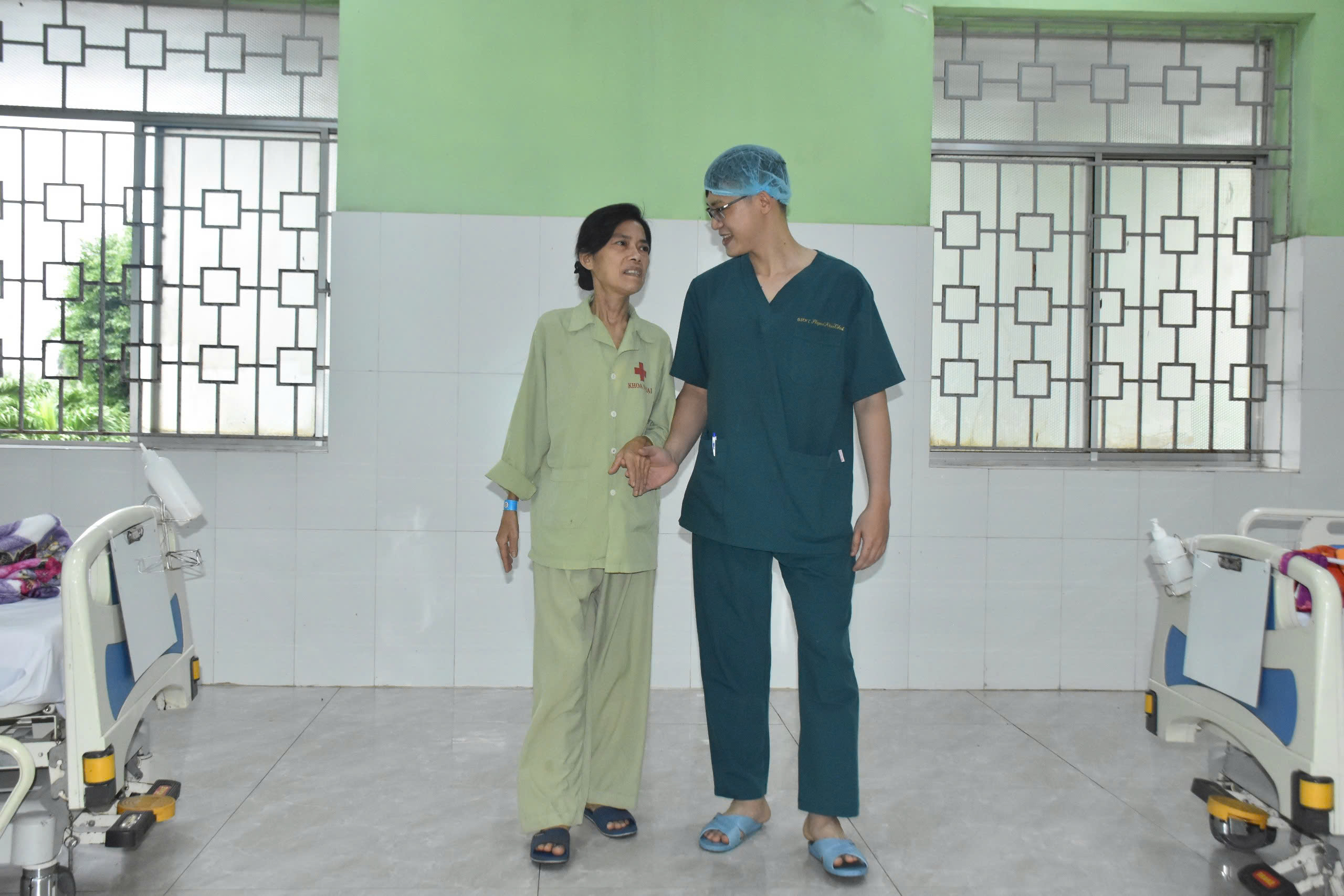 Thay hơn 15 l&iacute;t huyết tương cứu người phụ nữ mắc bệnh hiếm- Ảnh 1.