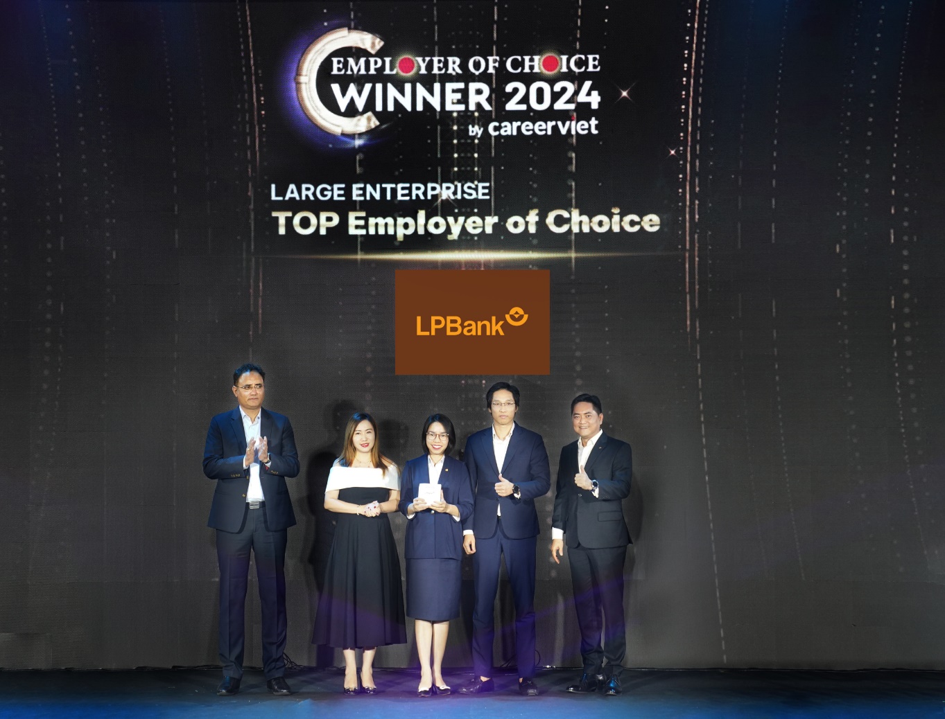 LPBank lọt top đầu 50 Doanh nghiệp kinh doanh hiệu quả v&agrave; Nh&agrave; tuyển dụng được y&ecirc;u th&iacute;ch- Ảnh 3.