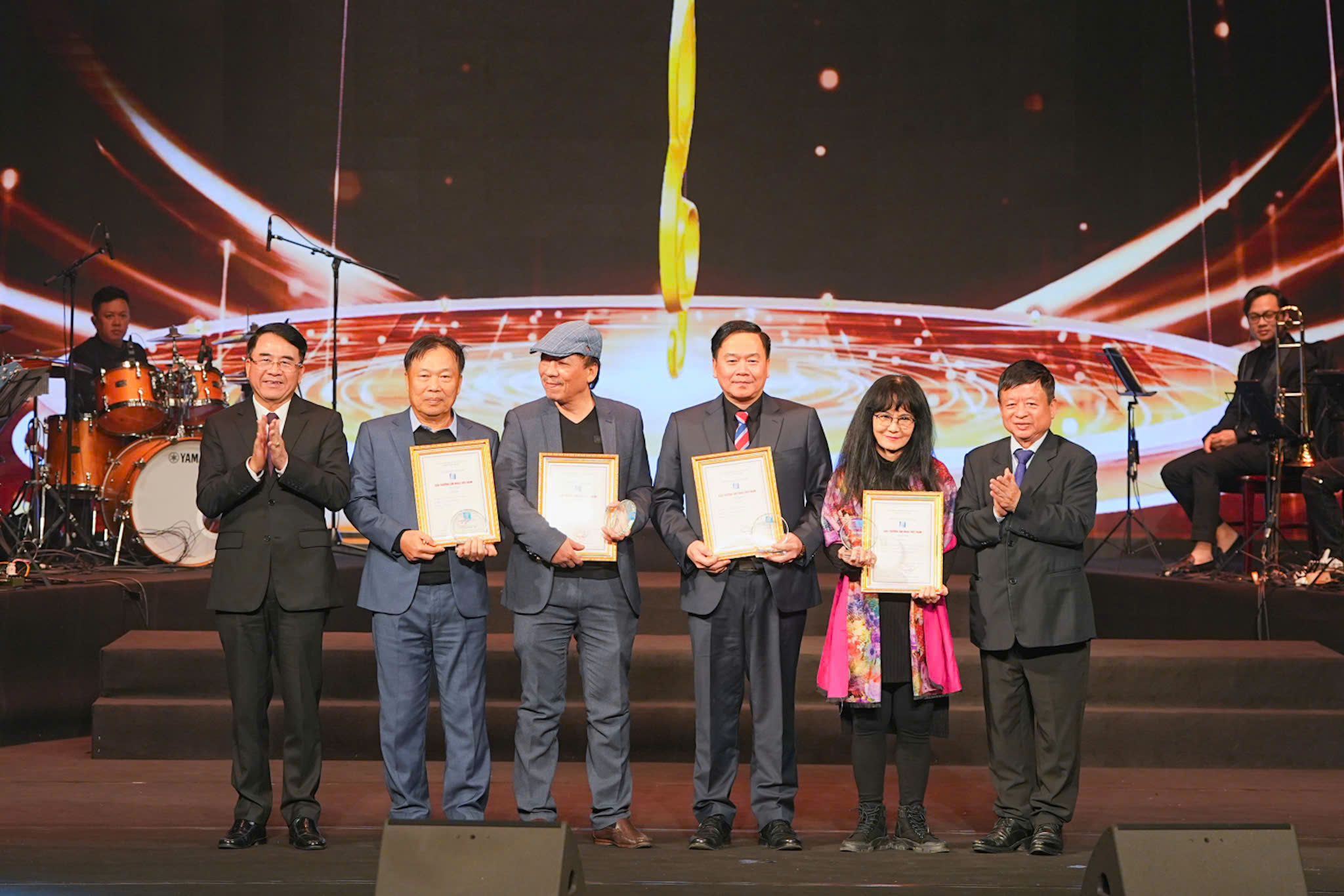 Vinh danh 76 t&aacute;c phẩm tại lễ trao giải thưởng &acirc;m nhạc Việt Nam năm 2024- Ảnh 1.