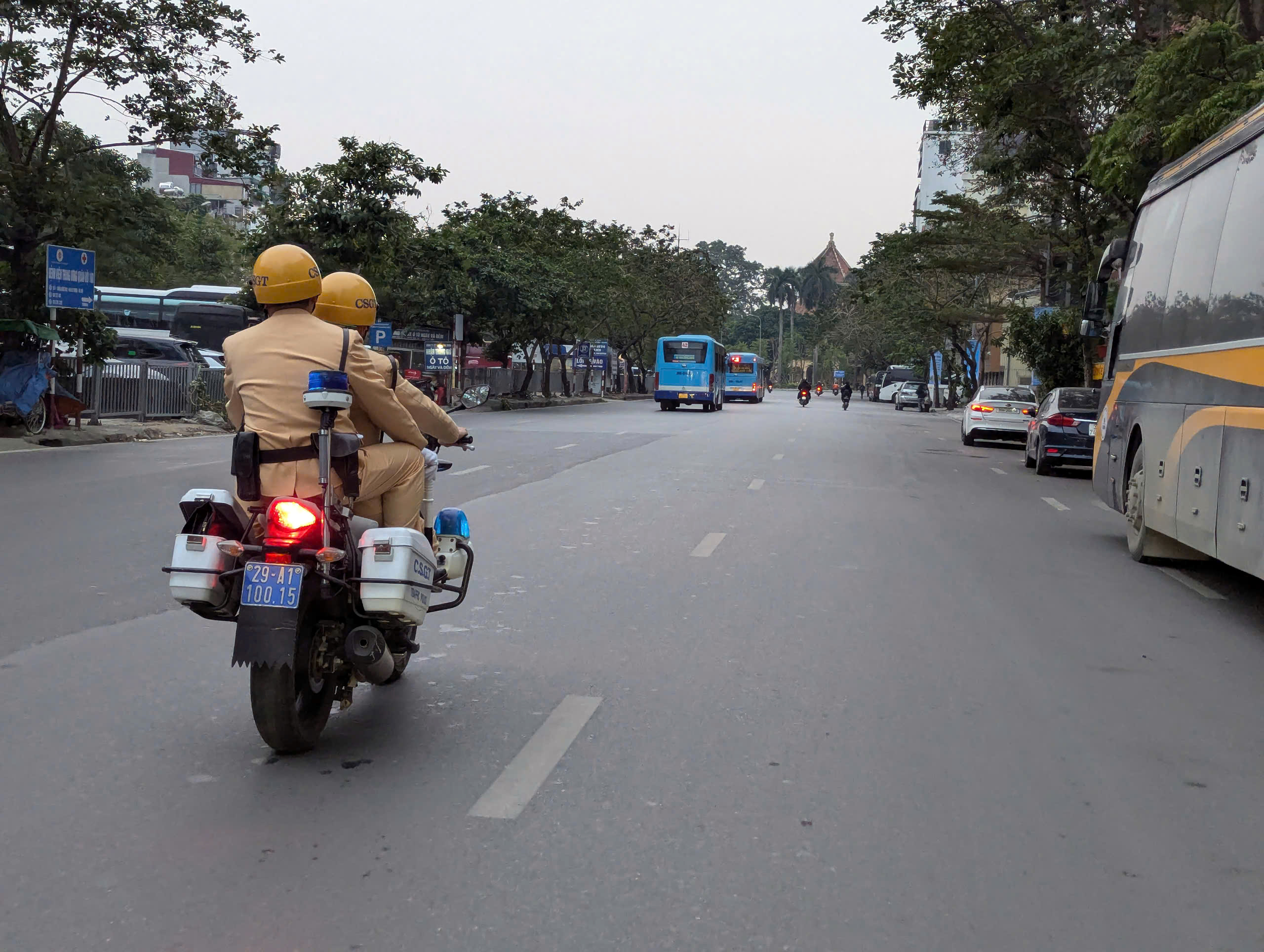 Hơn 200 t&agrave;i xế ở H&agrave; Nội vi phạm nồng độ cồn bị giữ xe ng&agrave;y đầu cao điểm Tết- Ảnh 1.
