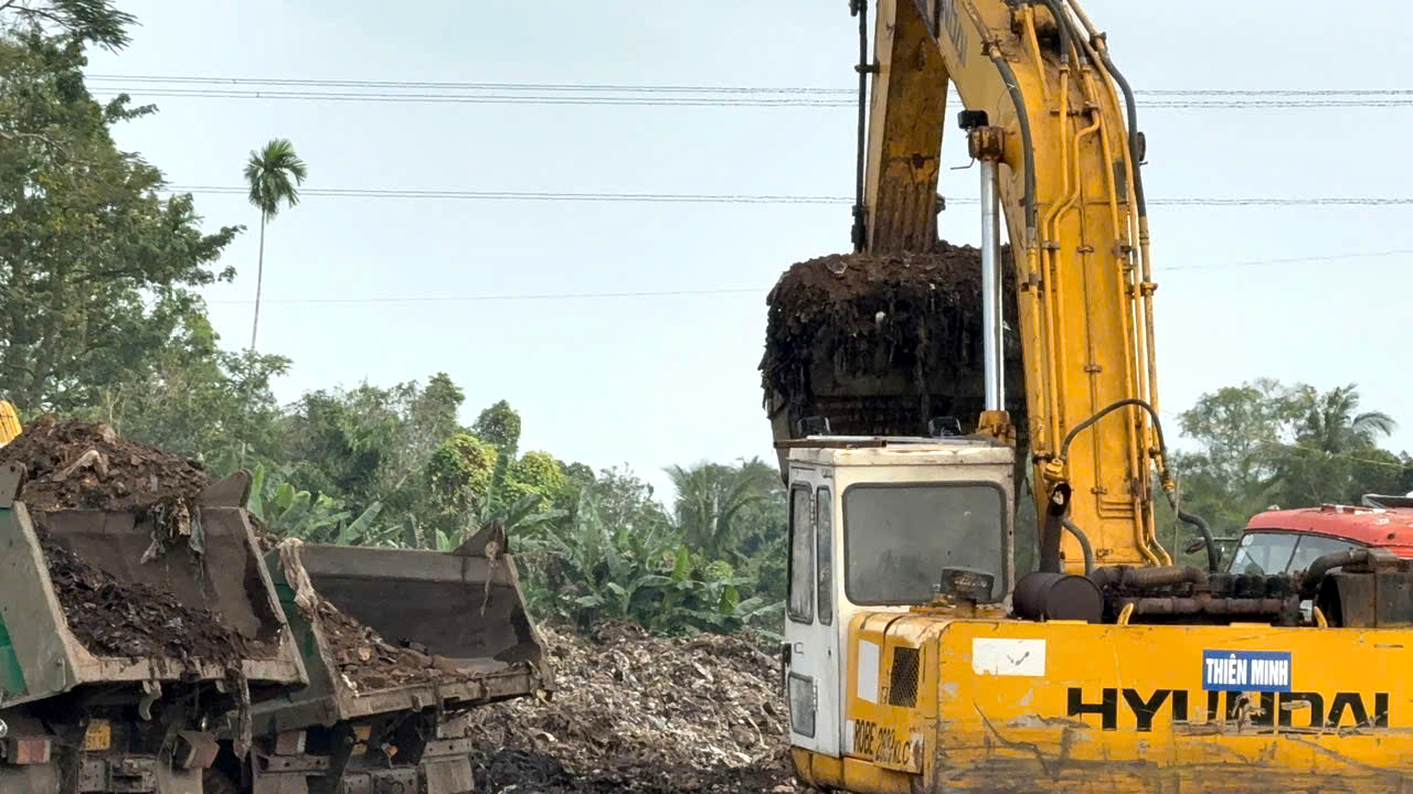 R&aacute;o riết di dời b&atilde;i r&aacute;c chắn cao tốc Cần Thơ - C&agrave; Mau - Ảnh 4.