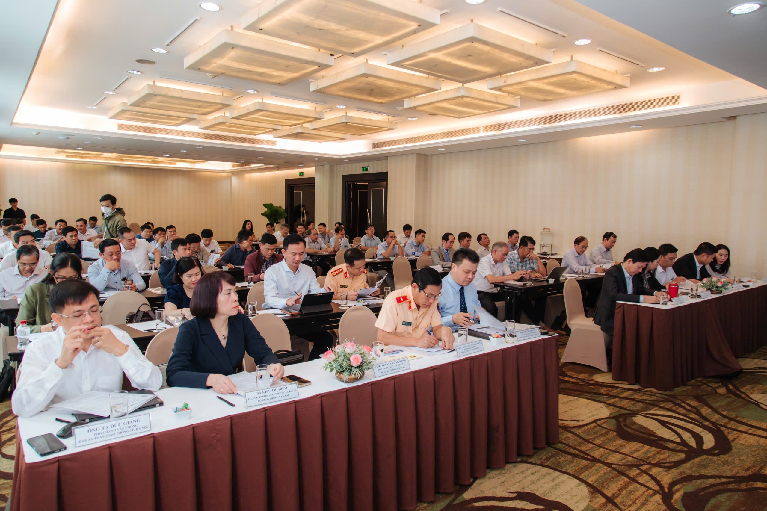 T&igrave;m giải ph&aacute;p đảm bảo an to&agrave;n giao th&ocirc;ng khu vực trường học- Ảnh 1.