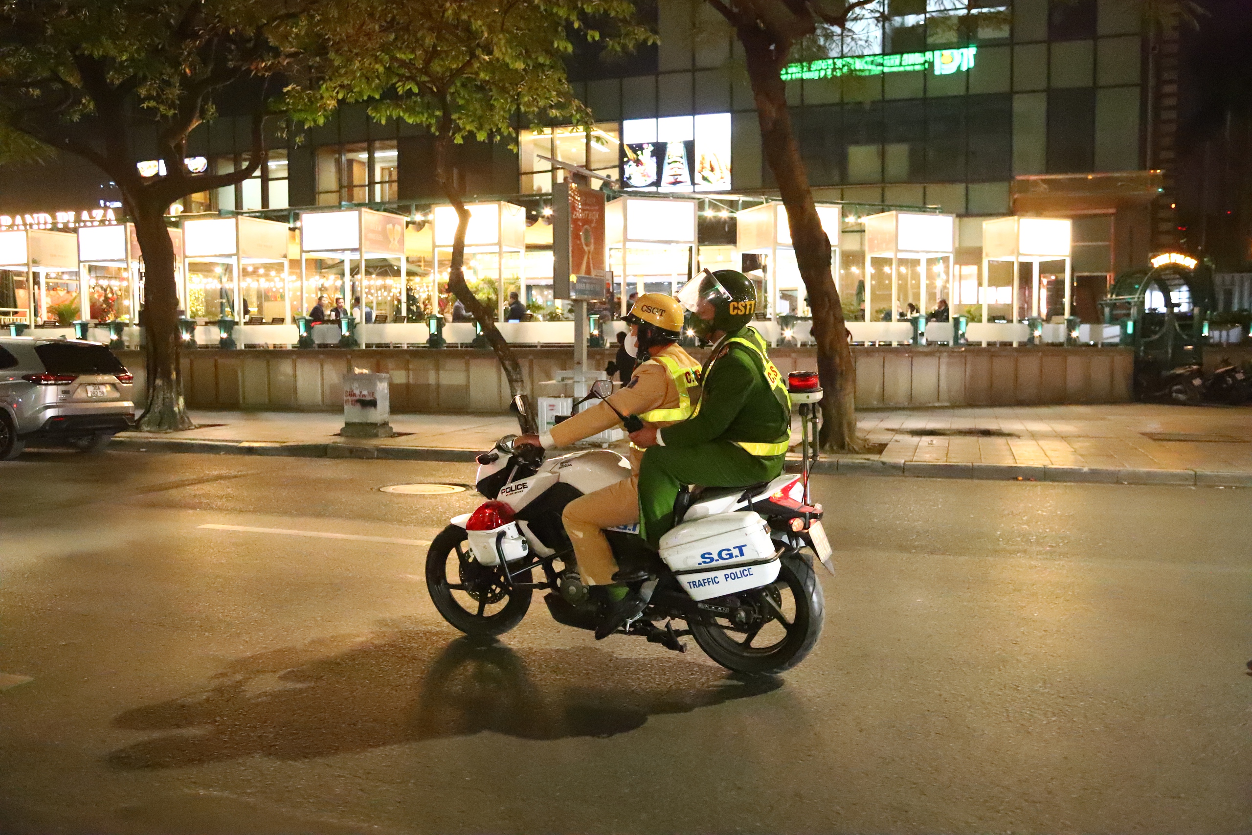 Xuy&ecirc;n đ&ecirc;m theo ch&acirc;n c&aacute;c "khắc tinh" tội phạm đường phố- Ảnh 3.