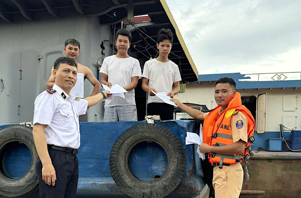 Cảng vụ Đường thủy nội địa khu vực II triển khai nhiều giải ph&aacute;p an to&agrave;n cảng bến- Ảnh 1.