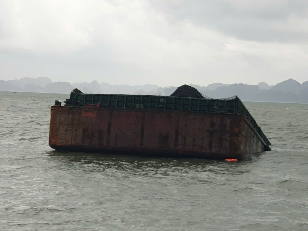 Cần ch&iacute;nh s&aacute;ch hỗ trợ trục vớt t&agrave;u ch&igrave;m đắm do b&atilde;o số 3 - Ảnh 1.