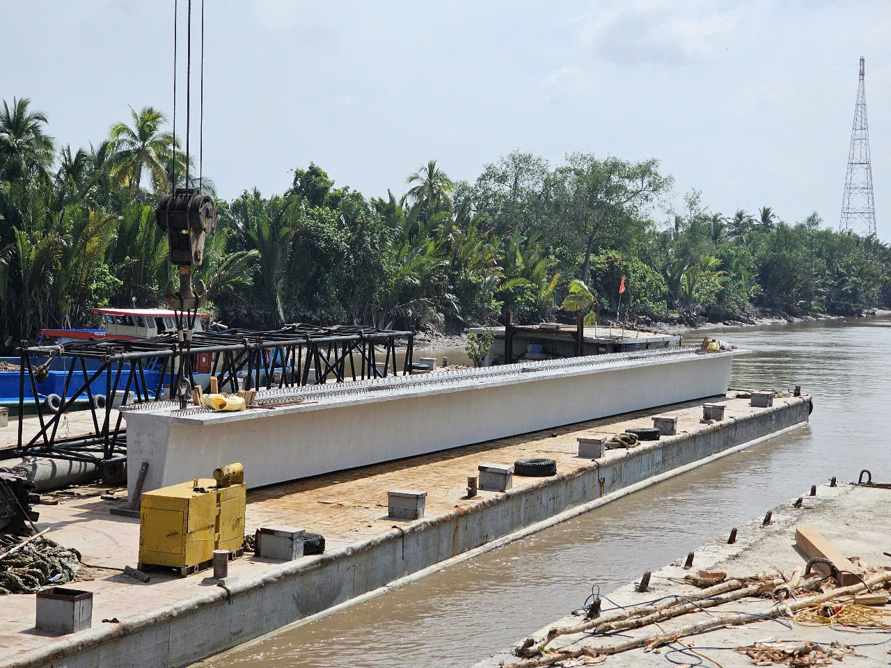 G&aacute;c 42 dầm cầu Đại Ng&atilde;i 2, nối C&ugrave; Lao Dung với quốc lộ Nam S&ocirc;ng Hậu- Ảnh 2.