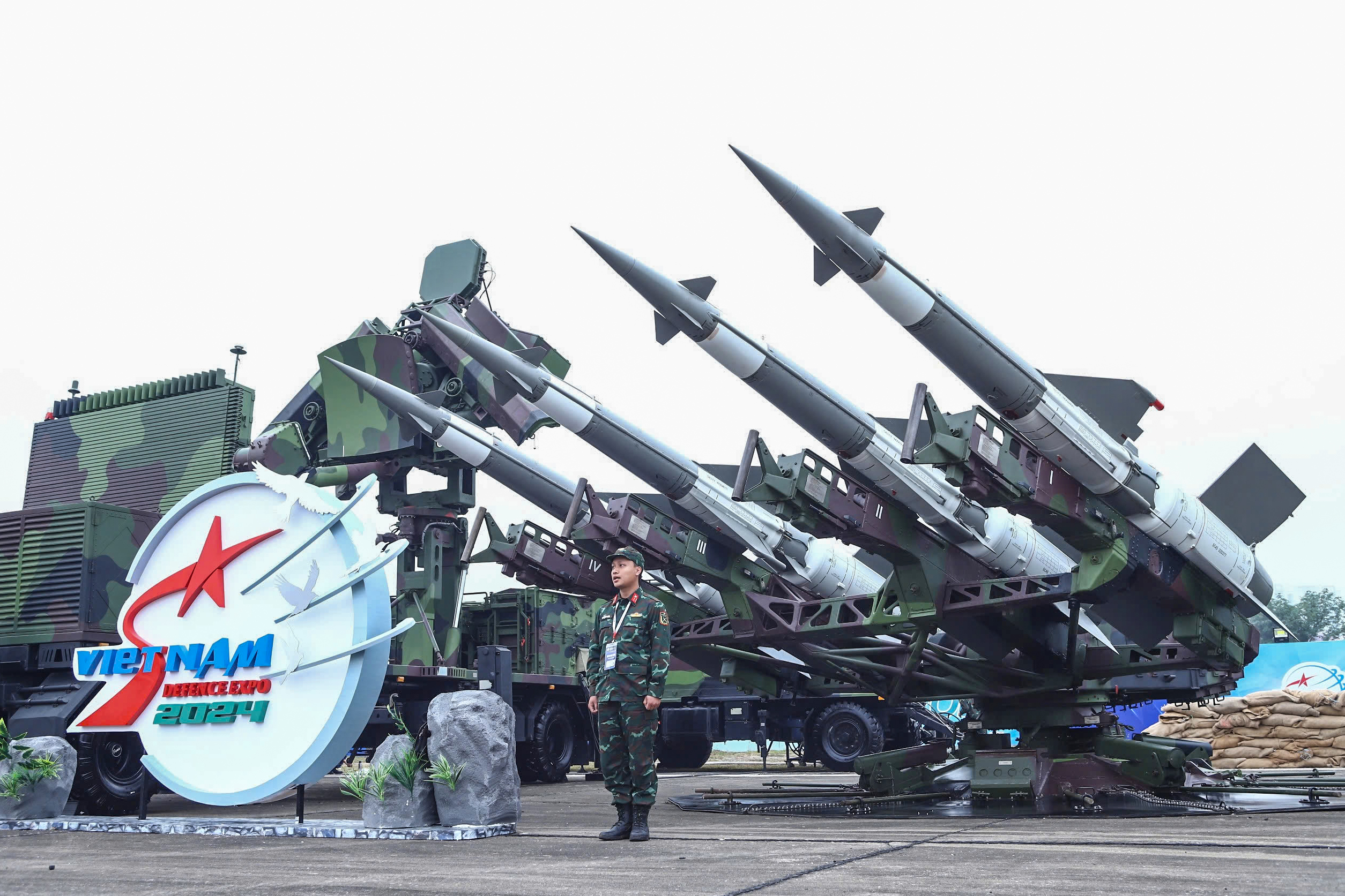 Cận cảnh d&agrave;n kh&iacute; t&agrave;i tối t&acirc;n trước thềm triển l&atilde;m quốc ph&ograve;ng quốc tế Việt Nam 2024- Ảnh 1.